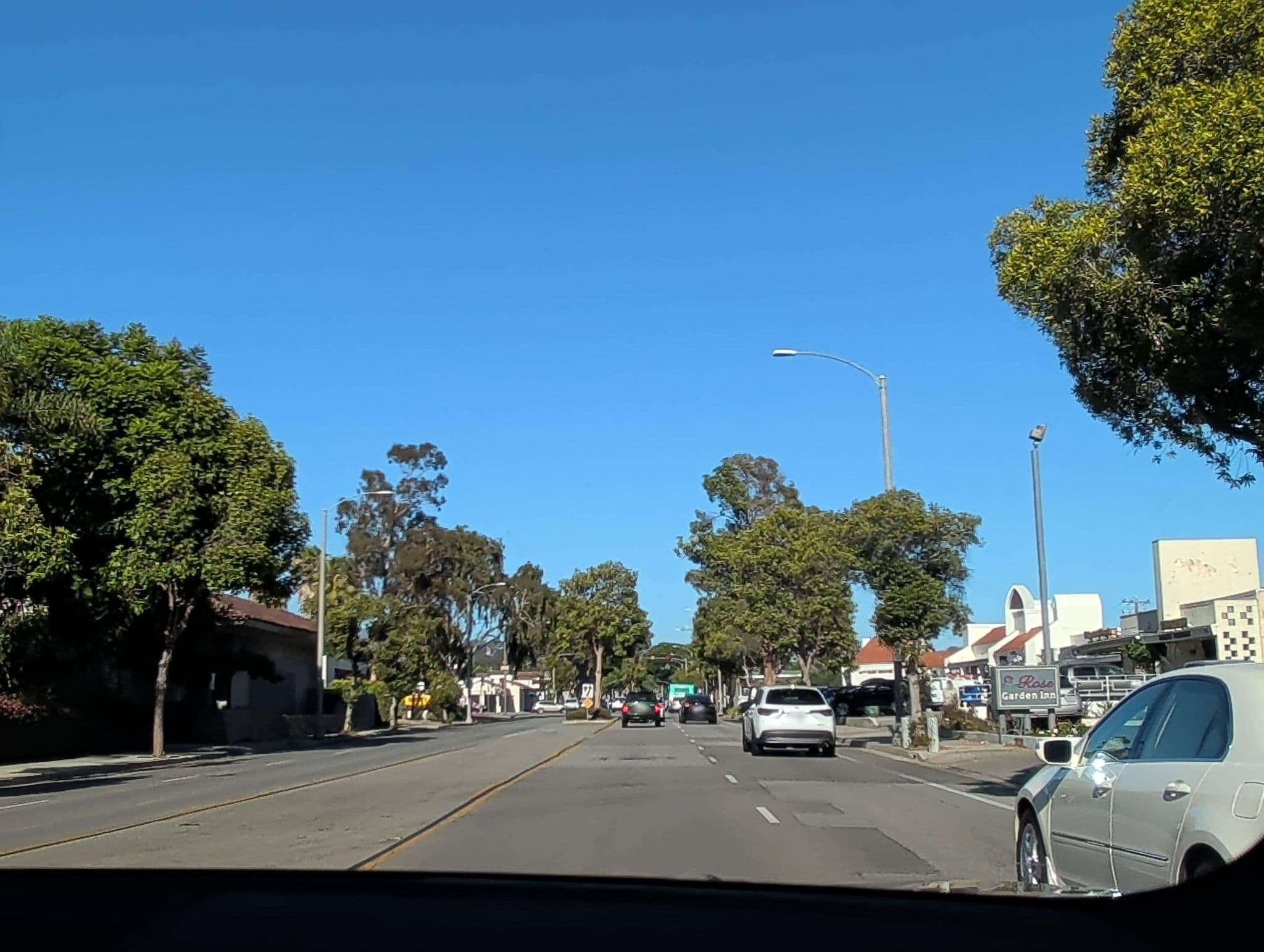 Street view near Hacienda Motel, Mission Canyon — © nenam1607 (CC BY-SA · Mapillary)