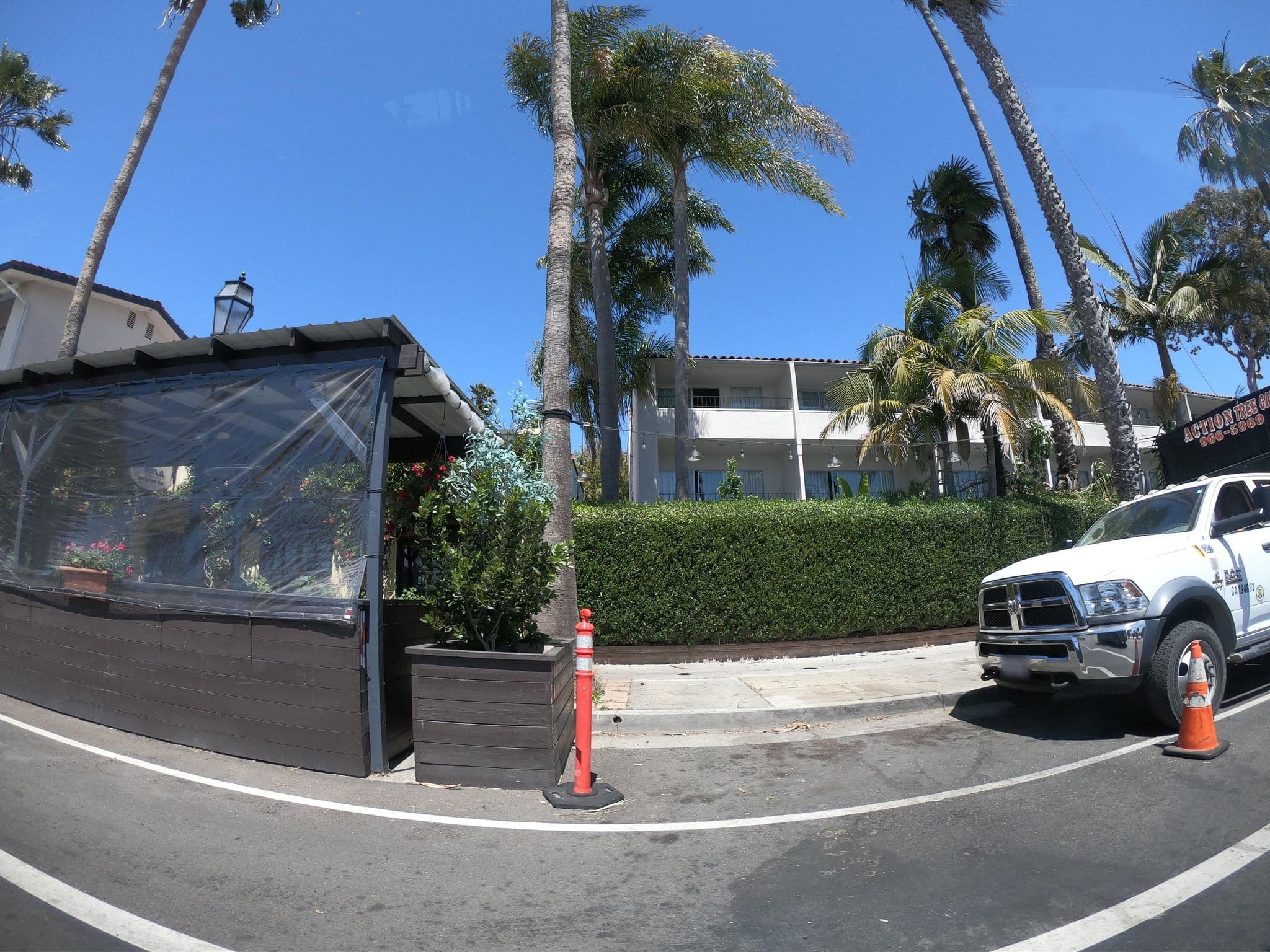 Street view near Hotel Oceana Santa Barbara, Santa Barbara — © roadgeek_md99 (CC BY-SA · Mapillary)