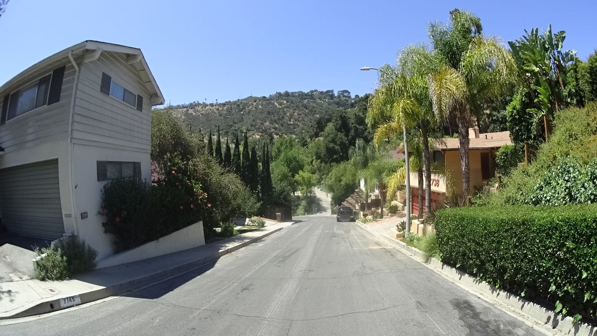 Street view near Skyhil, Universal City — © mly_la (CC BY-SA · Mapillary)