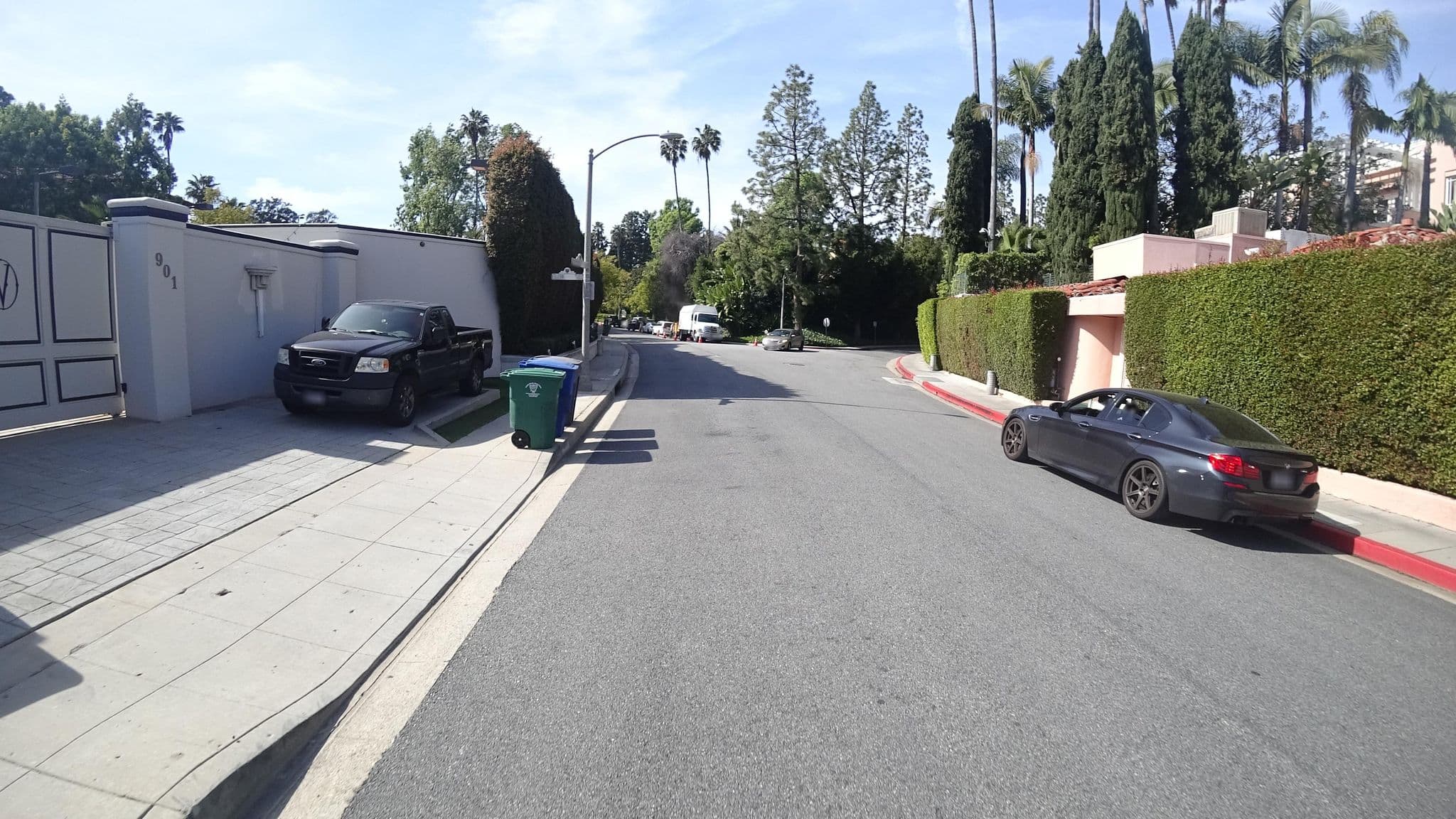 Street view near Beverly Hills Hotel Pool, Beverly Hills — © marker_geo (CC BY-SA · Mapillary)
