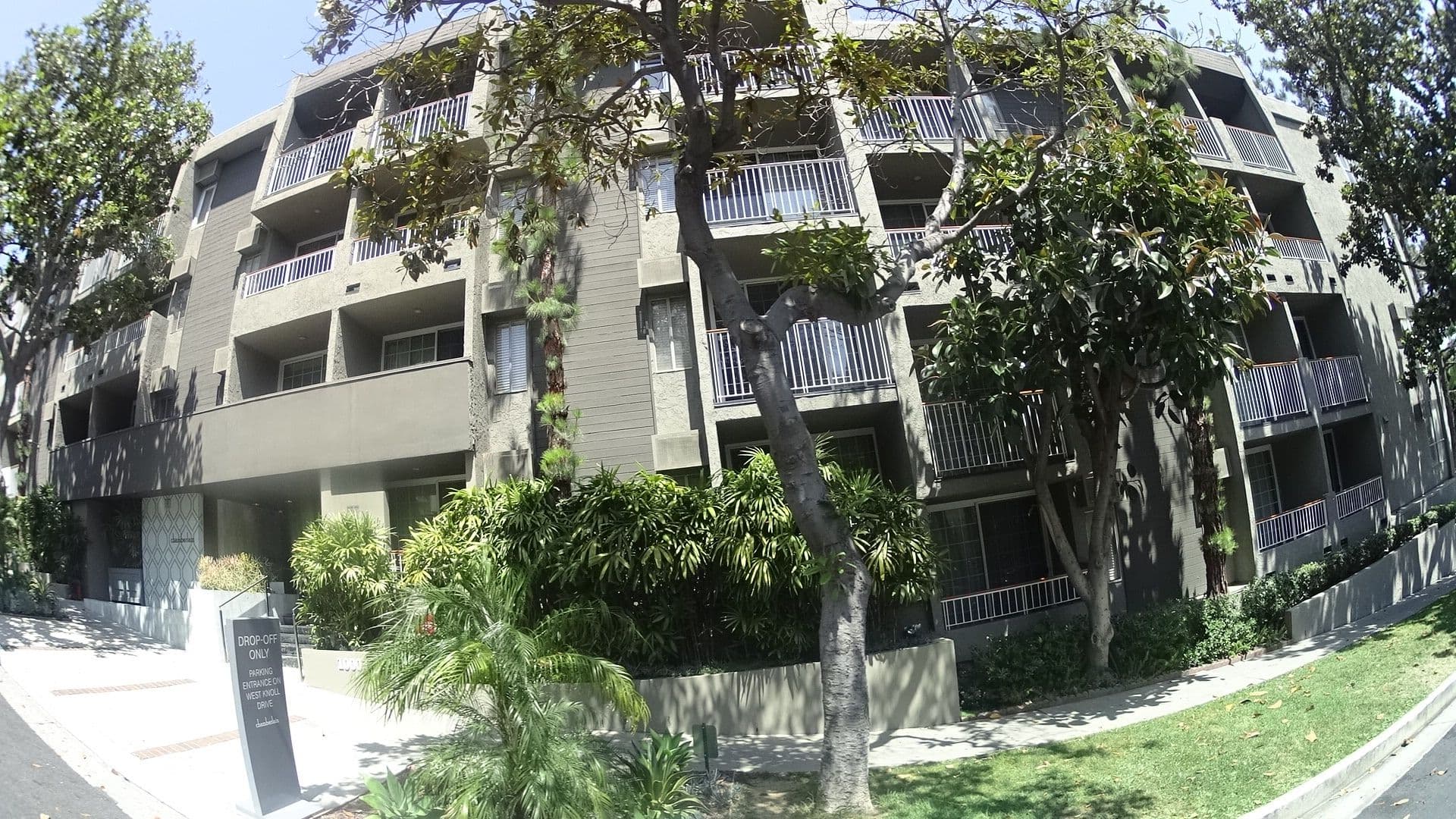 Street view near Business Center at The Chamberlain, Beverly Hills — © mly_la (CC BY-SA · Mapillary)