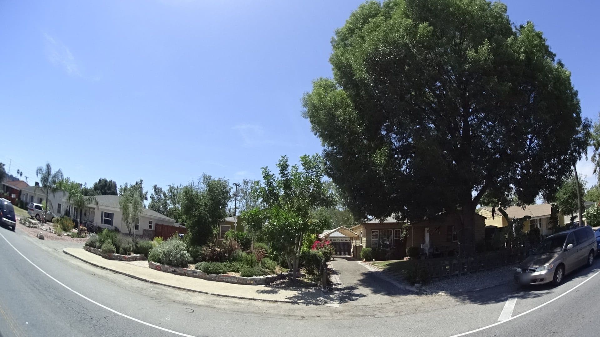 Street view near Golgfinger's Get Avay Bed and Breakfast, North Hollywood — © mly_la (CC BY-SA · Mapillary)