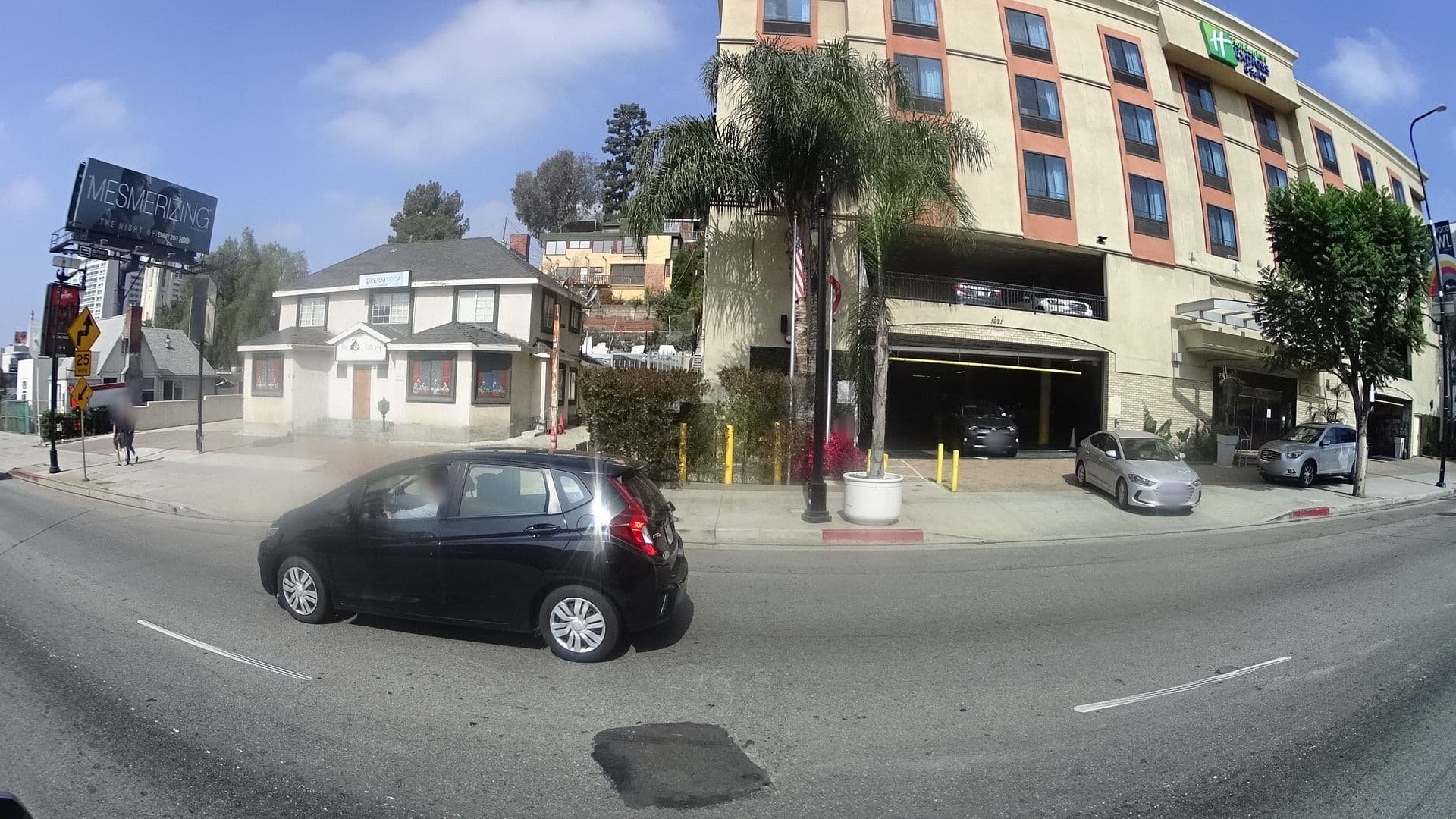Street view near Hollywood Hotel & Hostel, Hollywood — © mly_la (CC BY-SA · Mapillary)