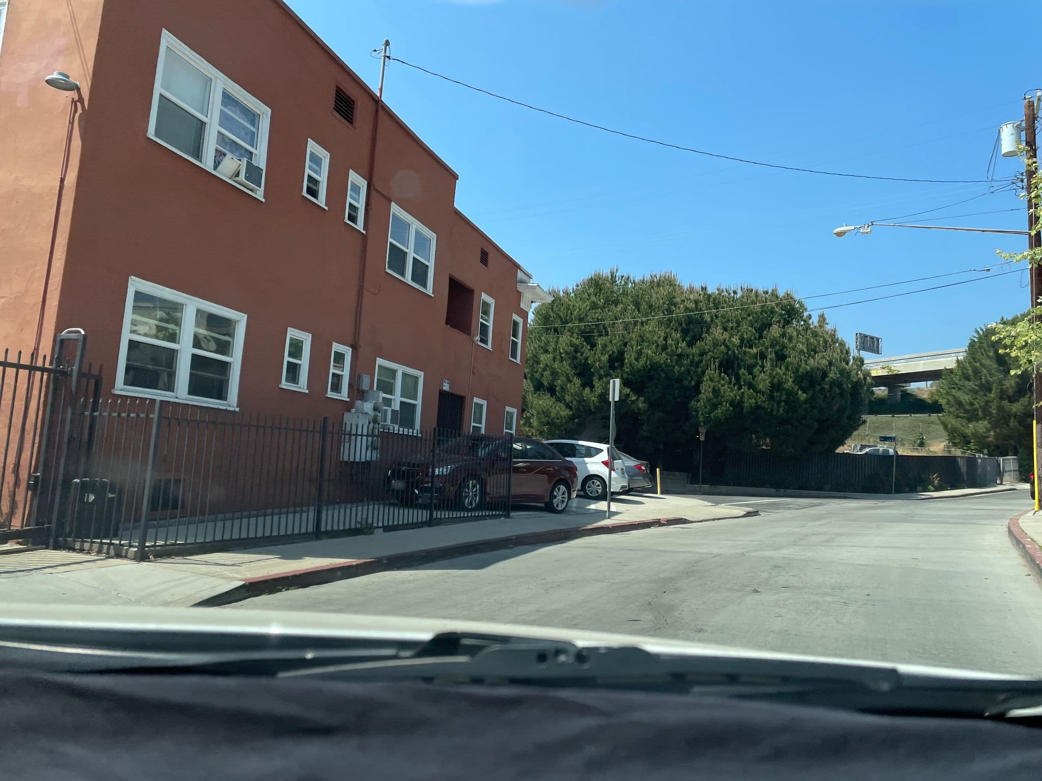 Street view near Bungalow, Hollywood — © etunell (CC BY-SA · Mapillary)