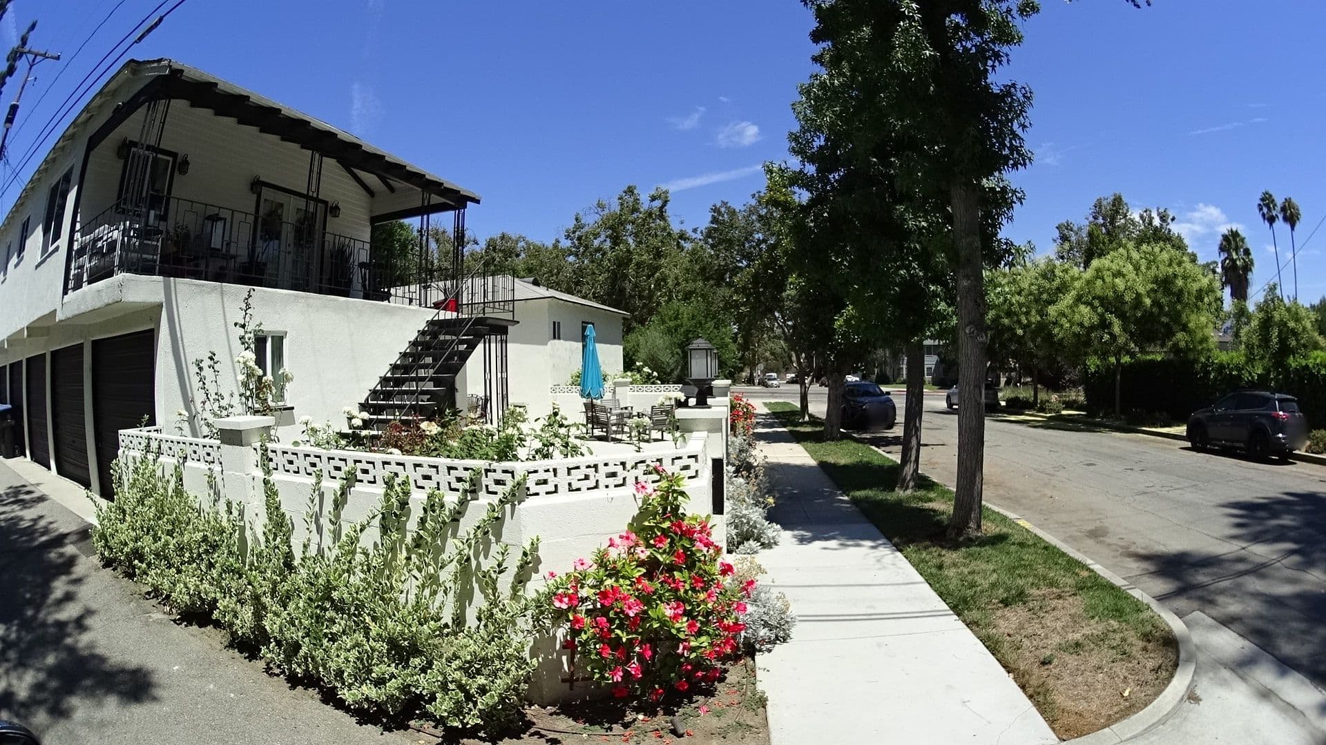 Street view near Château Hansford, Universal City — © marker_geo (CC BY-SA · Mapillary)