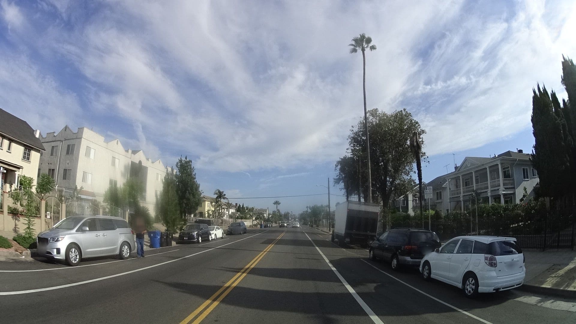 Street view near 올리브 가든, Larchmont — © mly_la (CC BY-SA · Mapillary)