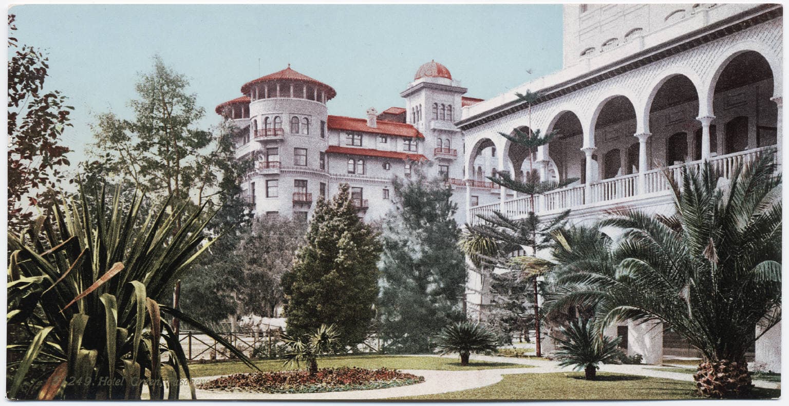 Hotel Green (via Wikimedia Commons, Public domain)