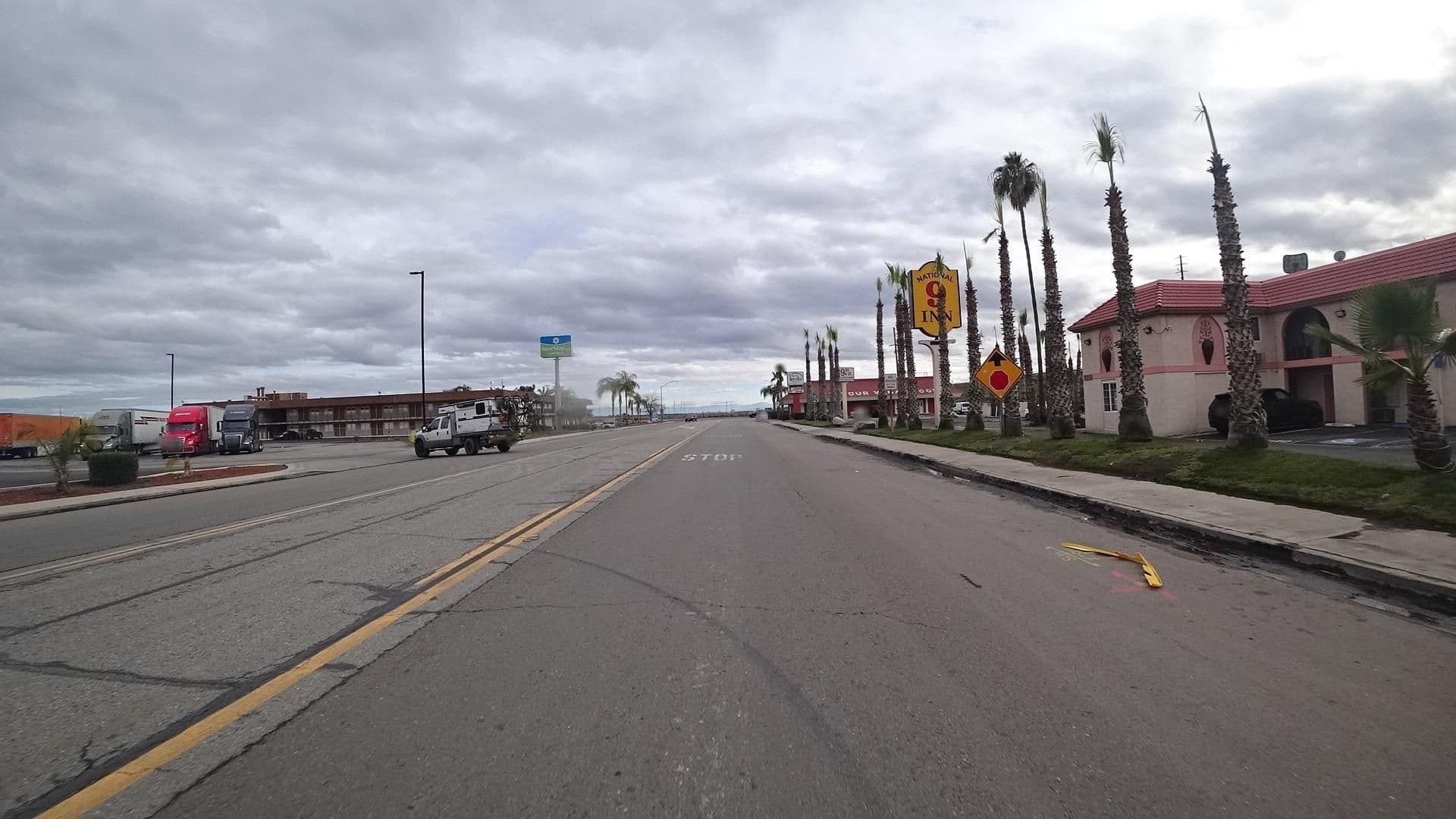 Street view near Knights Inn - Buttonwillow, Buttonwillow — © marker_geo (CC BY-SA · Mapillary)