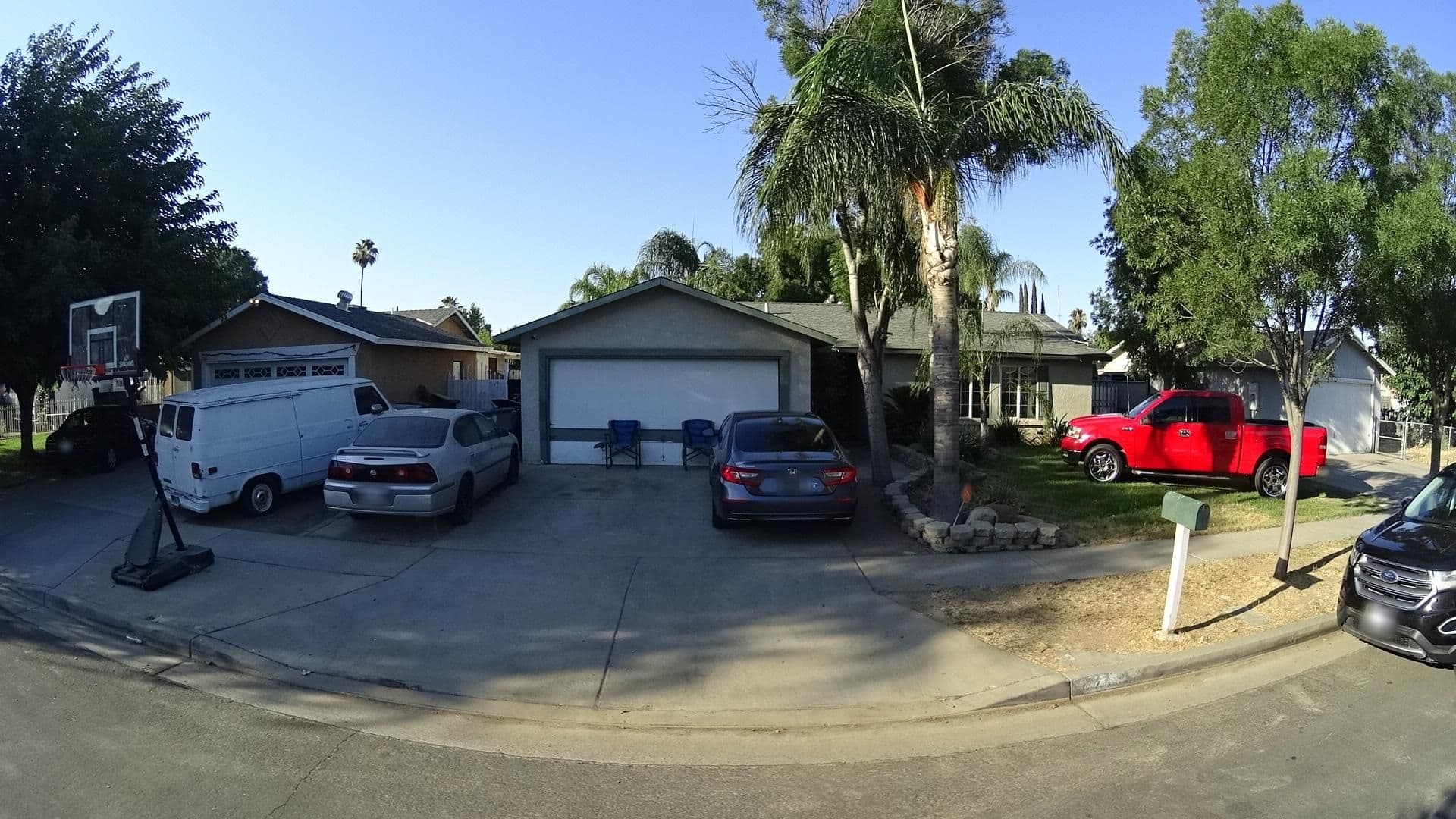 Street view near Hotel Rowanda, Fresno — © marker_geo (CC BY-SA · Mapillary)