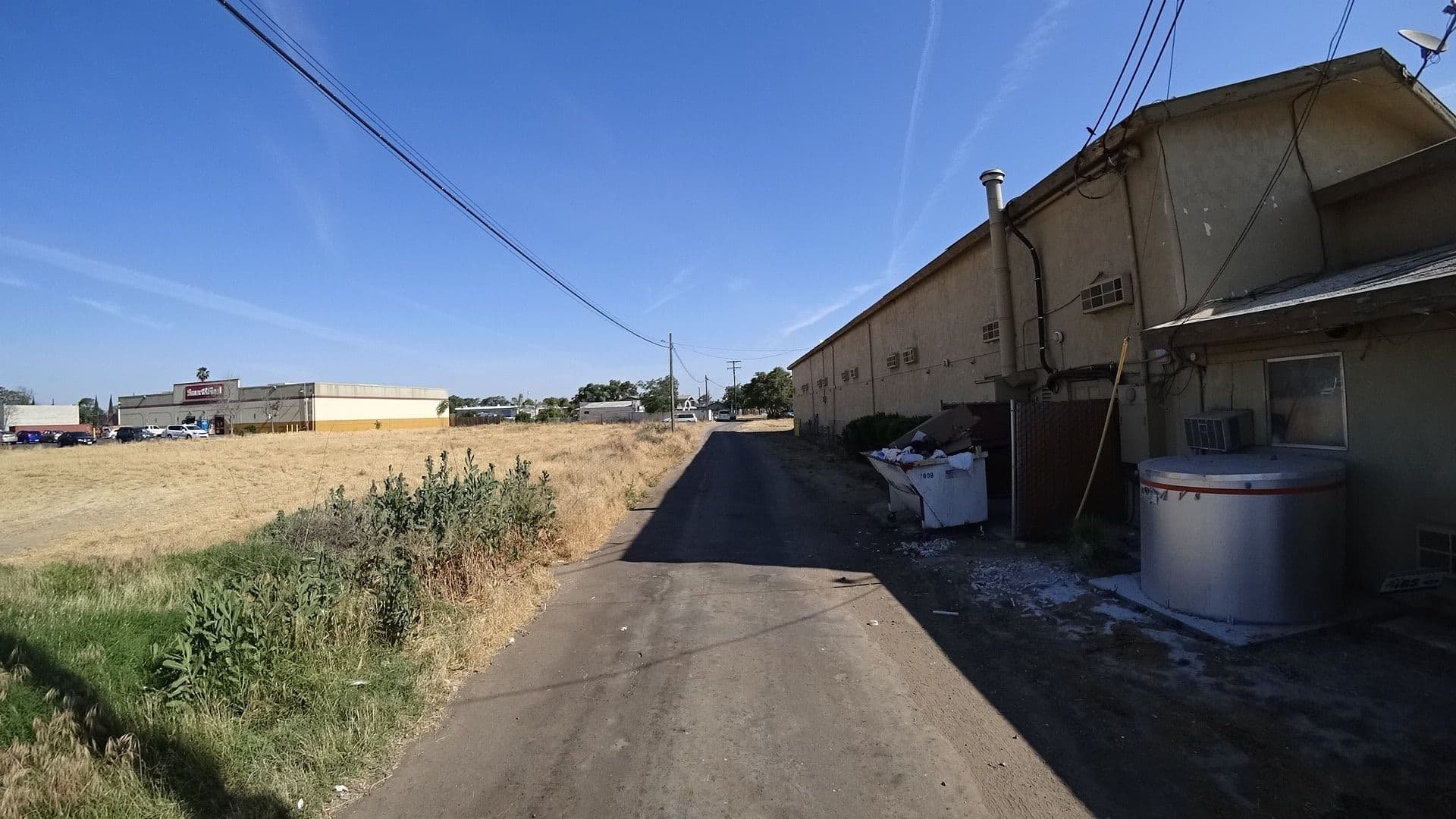 Street view near Super 8, Hanford — © marker_geo (CC BY-SA · Mapillary)