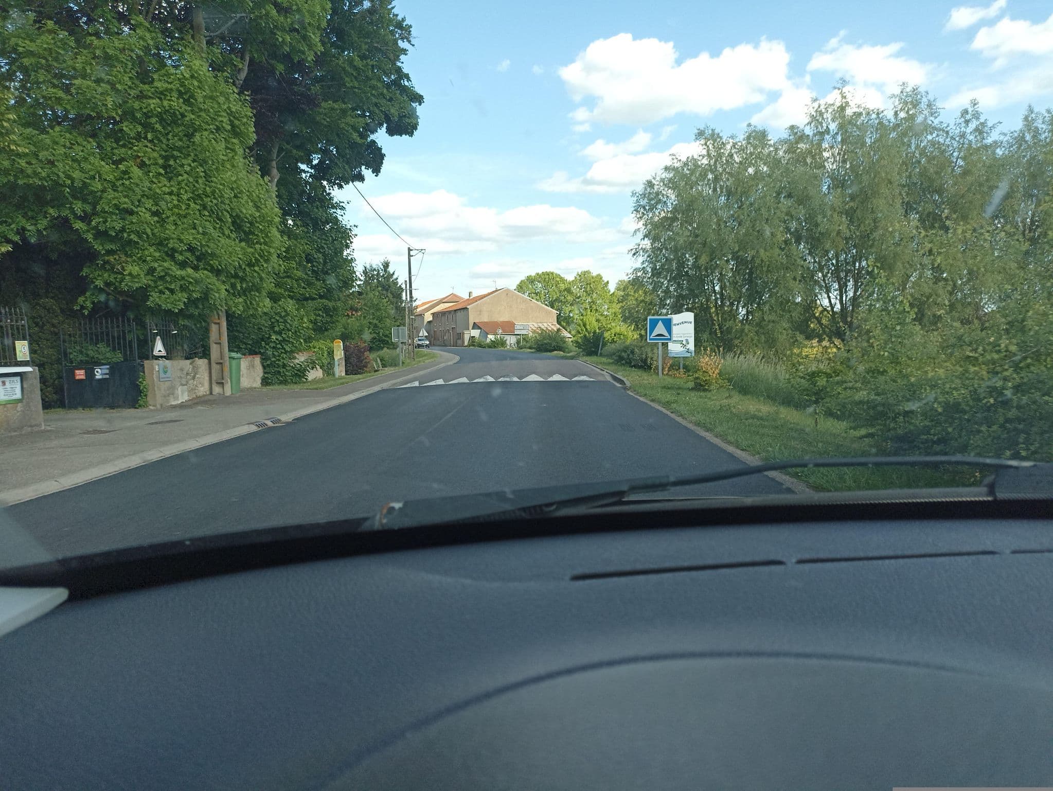 Street view near Le jardin de Norah, Morhange — © GIKERMAN (CC BY-SA · Mapillary)