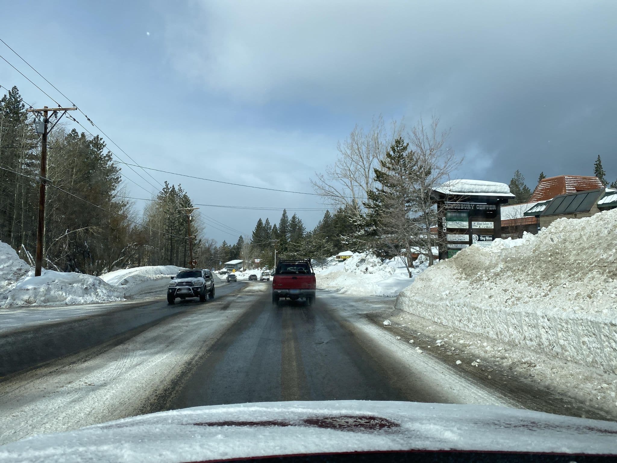 Street view near Ski Butlers, Kingsbury — © eneerhut (CC BY-SA · Mapillary)