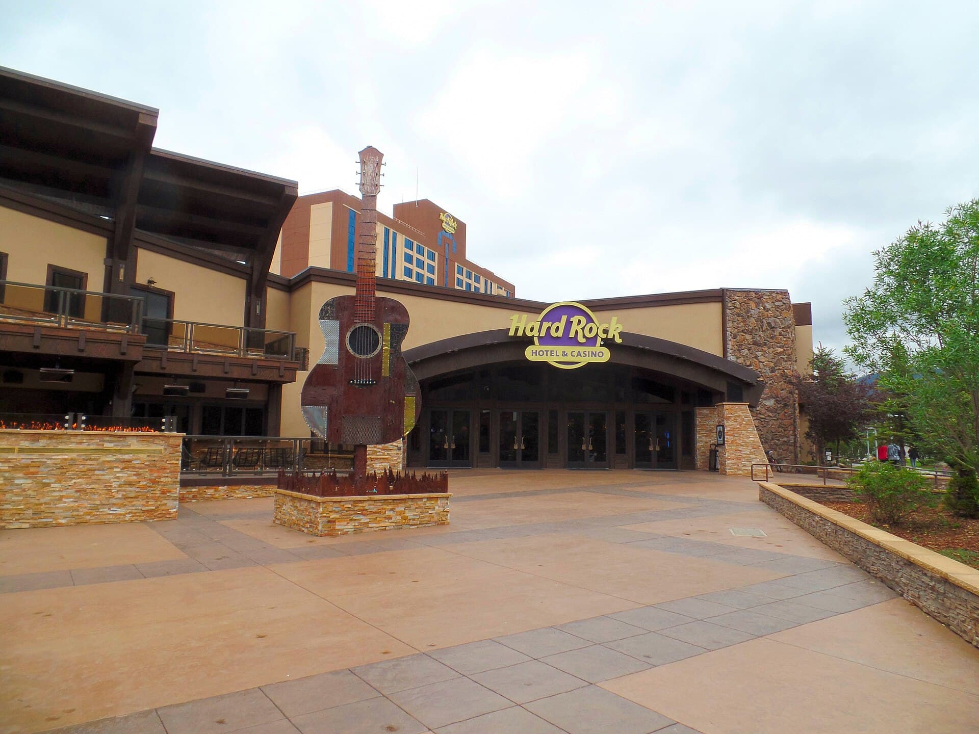 Hard Rock Hotel & Casino (via Wikimedia Commons, CC BY 3.0)