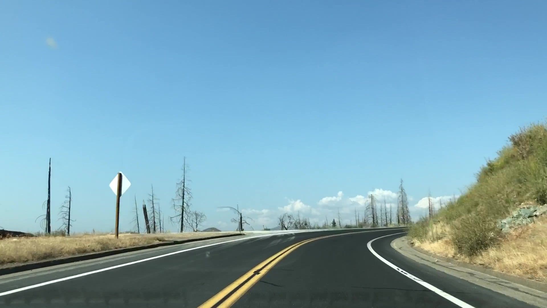 Street view near Lillaskog Lodge, Tuolumne City — © lvl5 (CC BY-SA · Mapillary)
