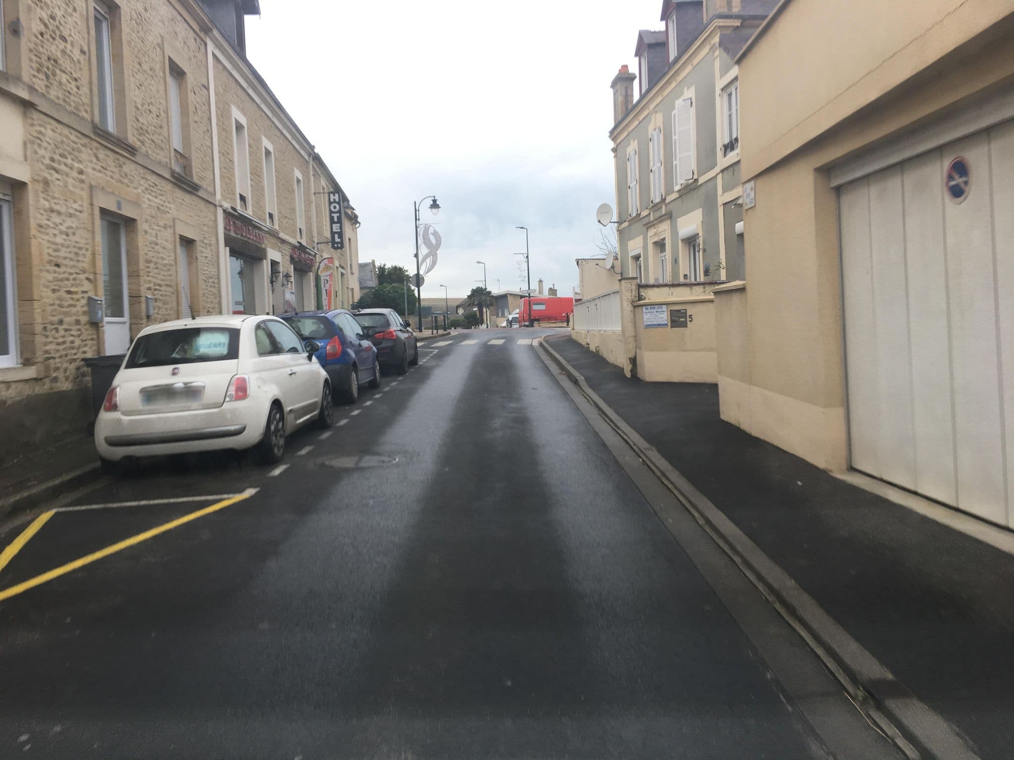 Street view near Le Mulberry, Ver-sur-Mer — © raymond (CC BY-SA · Mapillary)