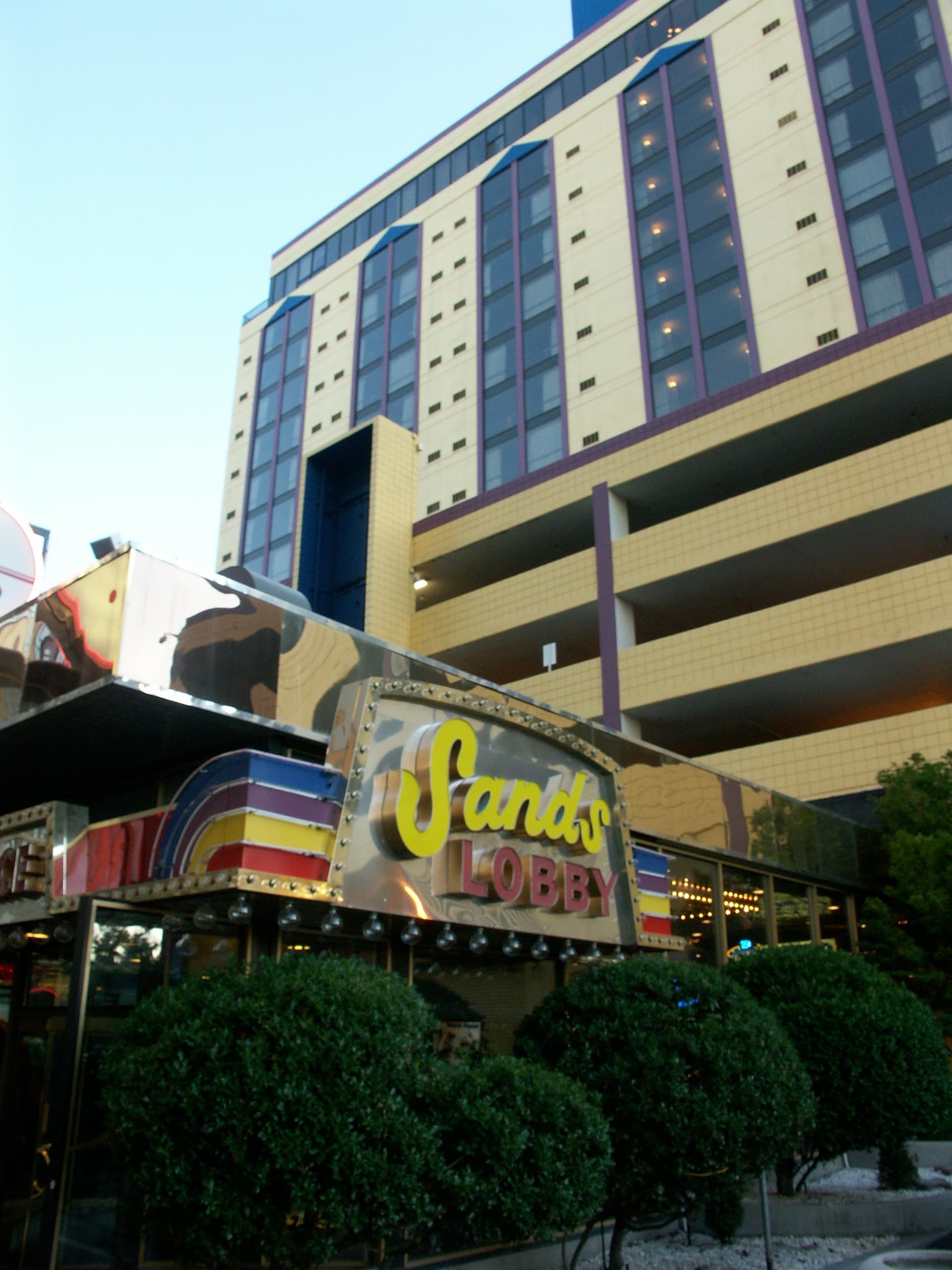 Sands Regency Casino & Hotel (via Wikimedia Commons, CC0)