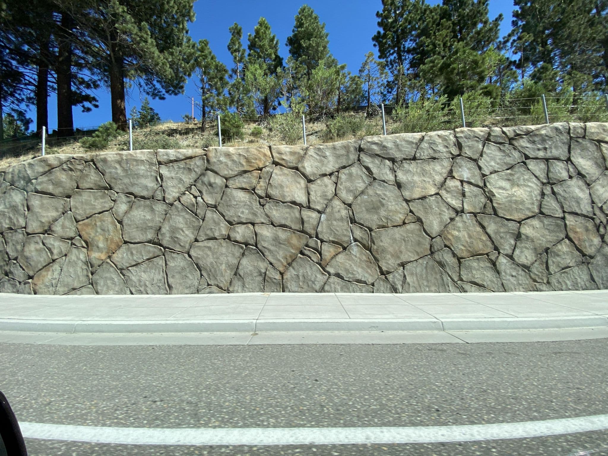 Street view near Swiss Chalet, Mammoth Lakes — © abe3stooge (CC BY-SA · Mapillary)