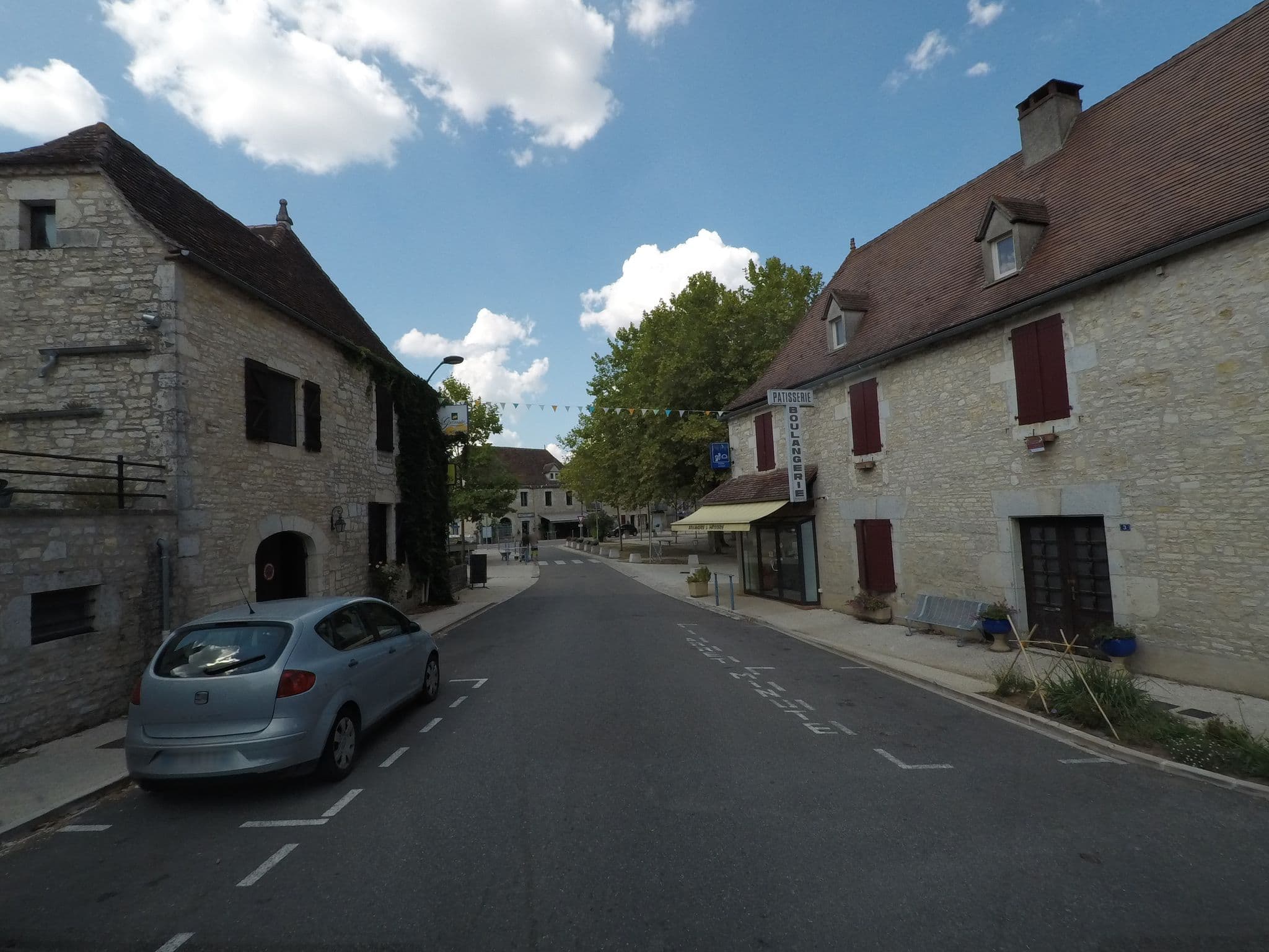 Street view near Logis La Garissade, Le Vigan-en-Quercy — © yaron (CC BY-SA · Mapillary)