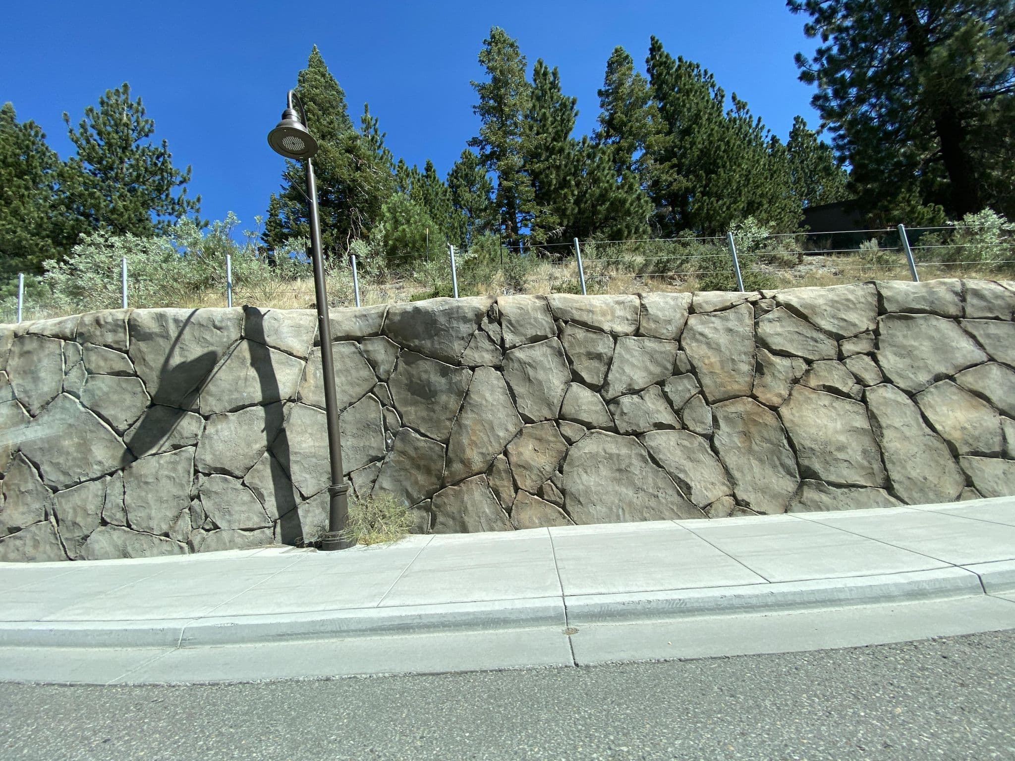 Street view near Viewpoint Condos, Mammoth Lakes — © abe3stooge (CC BY-SA · Mapillary)