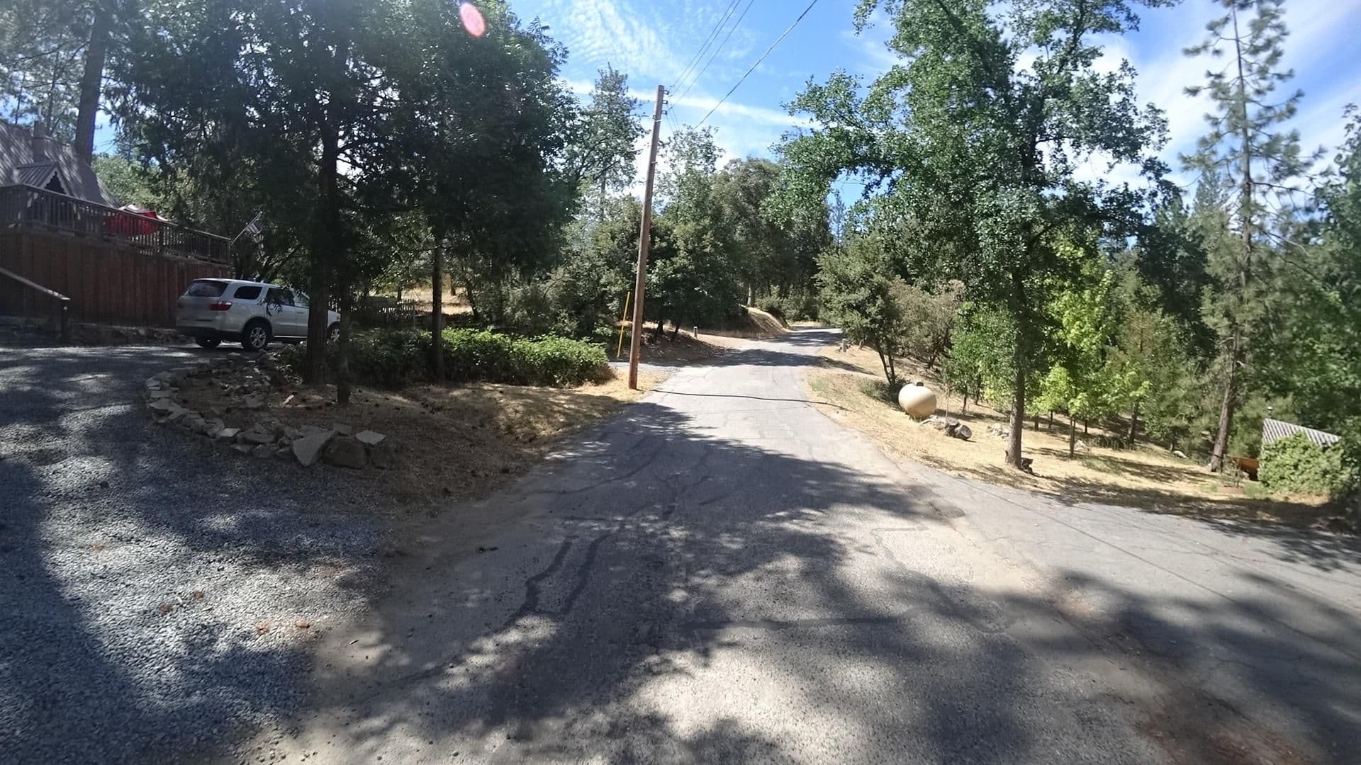 Street view near The Red Door Cabin, Ahwahnee — © marker_geo (CC BY-SA · Mapillary)