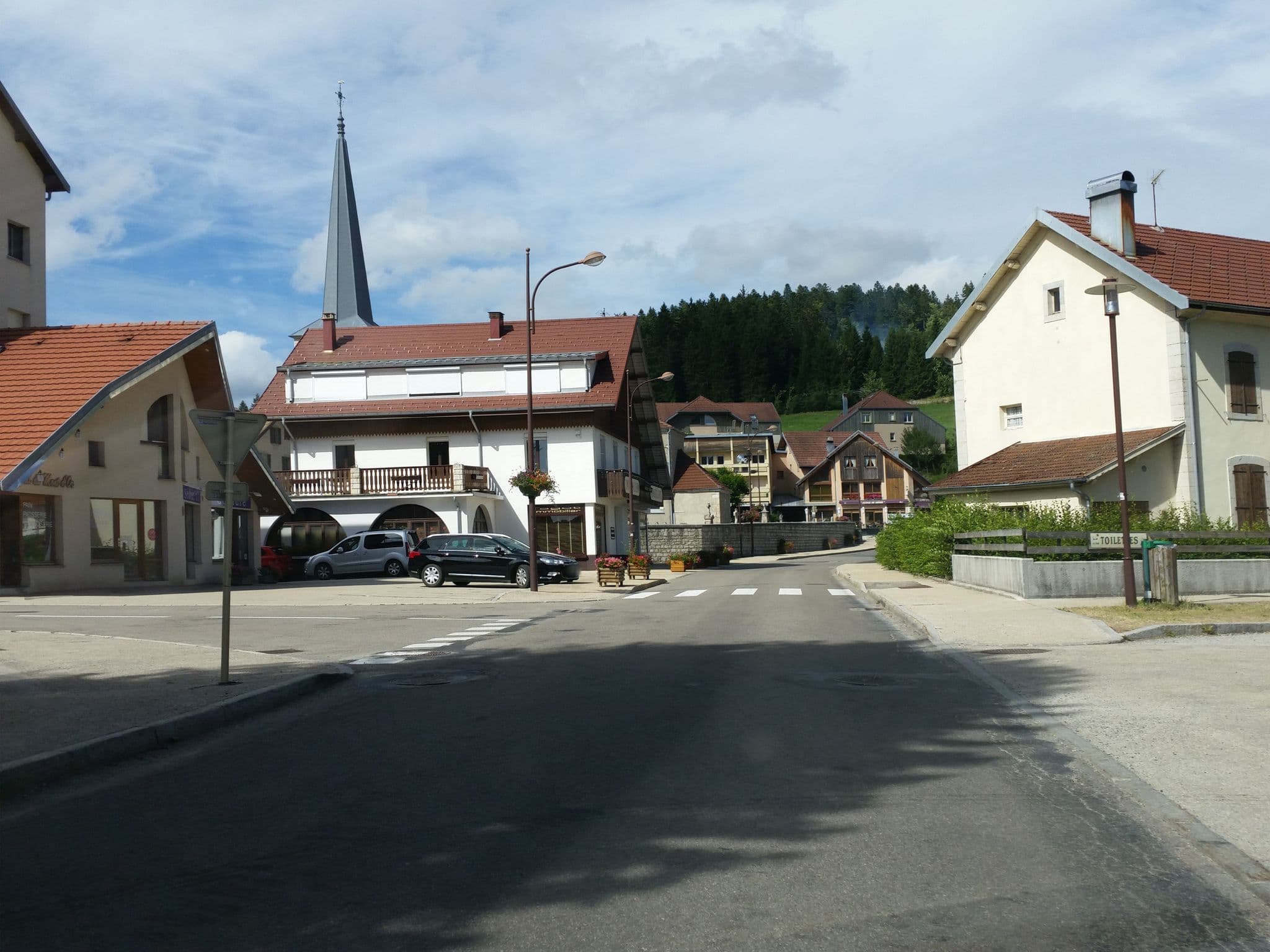Street view near Hôtel Robbe, Jougne — © pyrog (CC BY-SA · Mapillary)