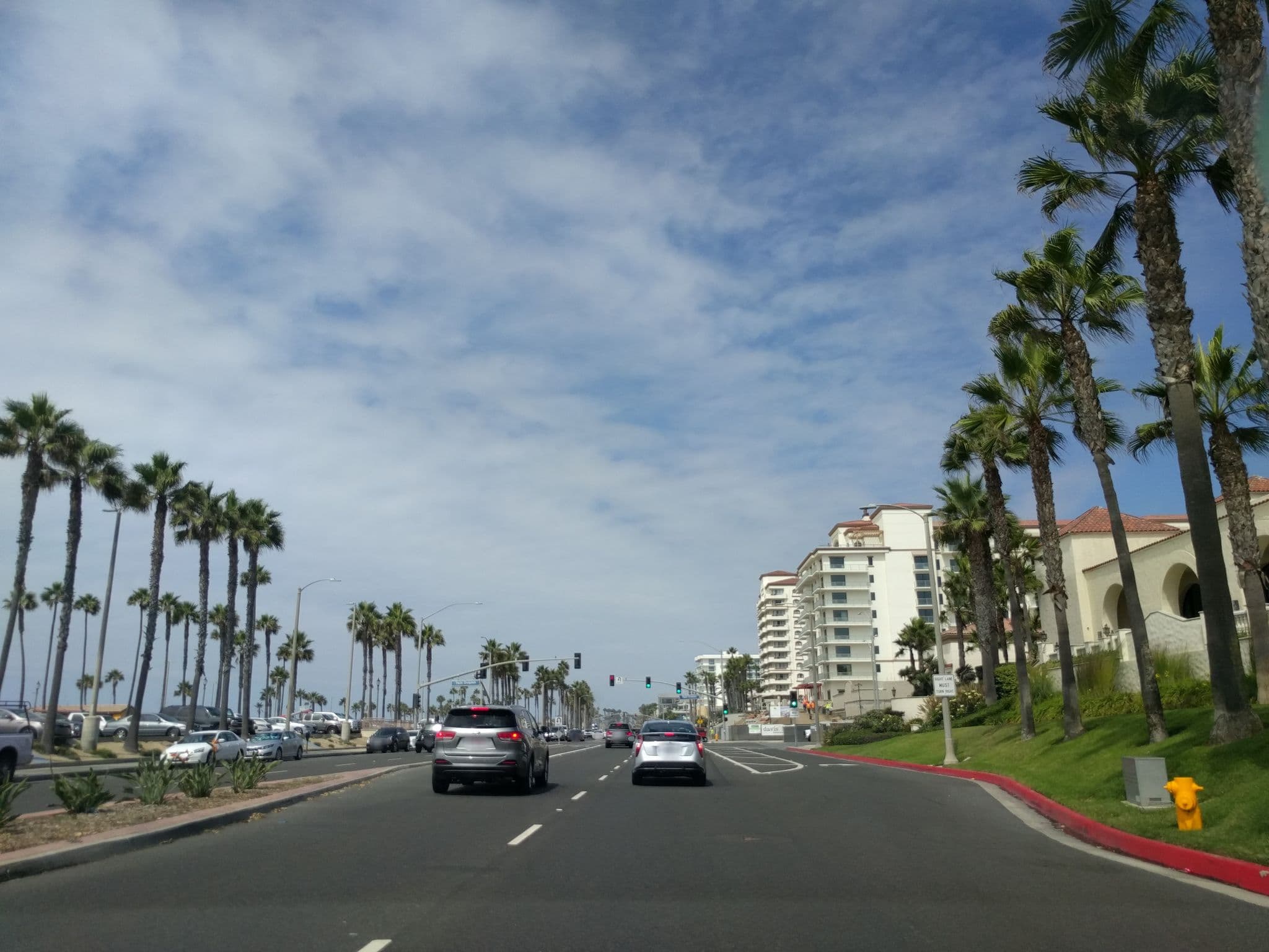 Street view near Salon Room D, Huntington Beach — © mly_lax03 (CC BY-SA · Mapillary)