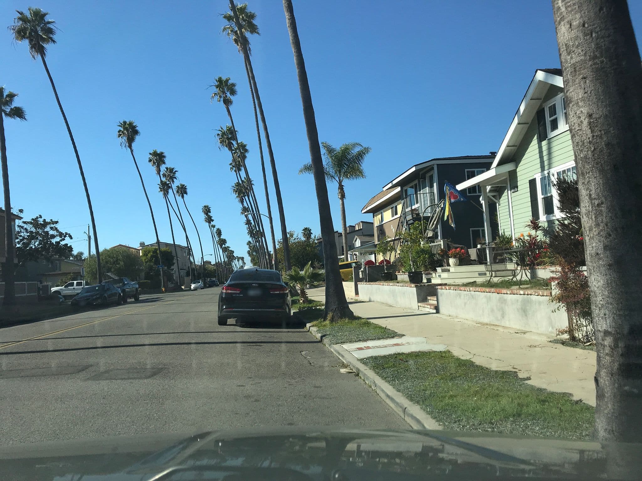Street view near Encore Motel, Huntington Beach — © a3c115816f72 (CC BY-SA · Mapillary)