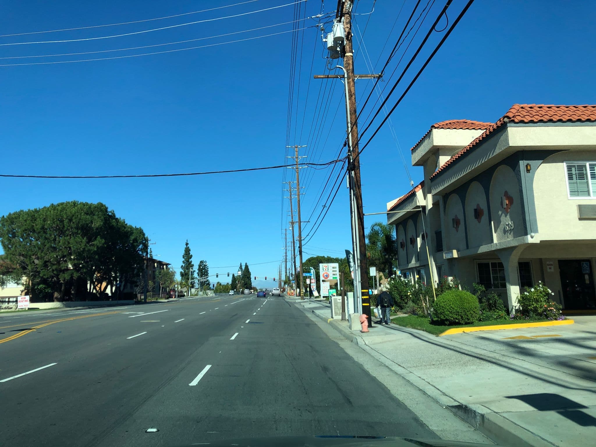 Street view near Tustin Inn, Orange — © cfwarren3 (CC BY-SA · Mapillary)