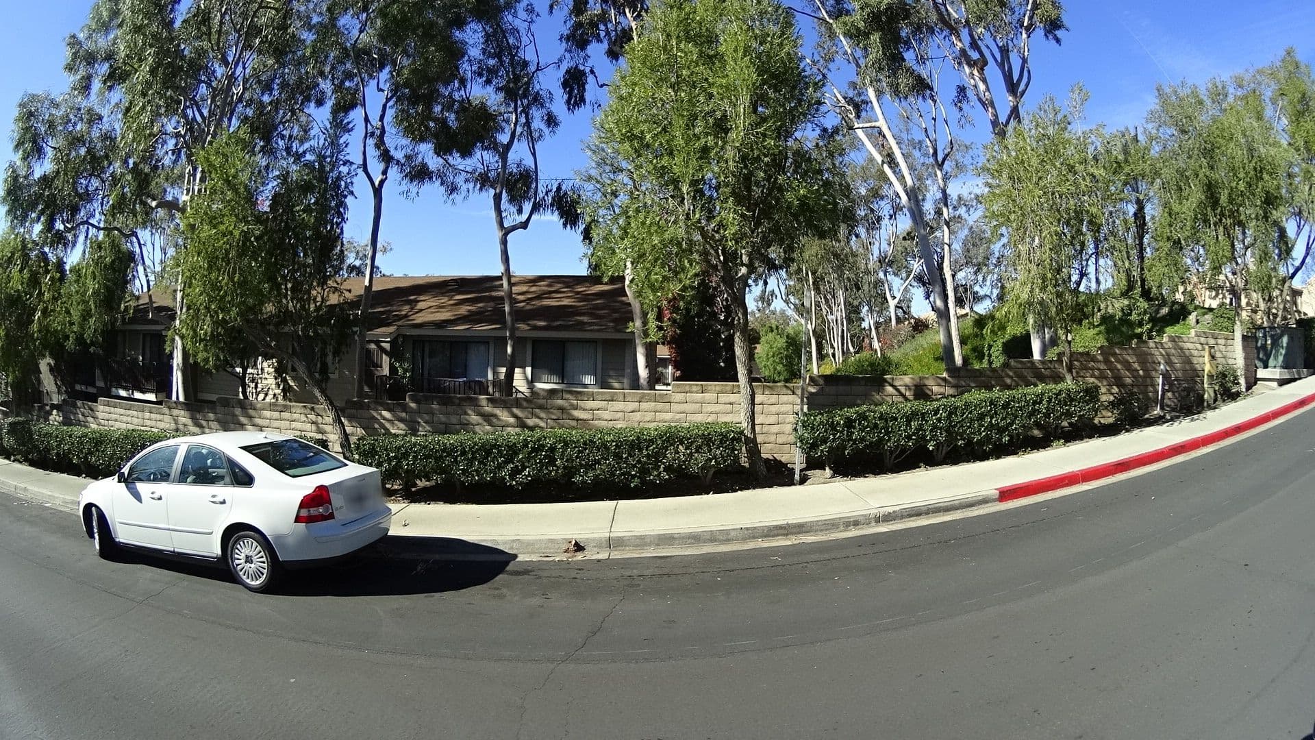 Street view near The Cave, Lake Forest — © marker_geo (CC BY-SA · Mapillary)