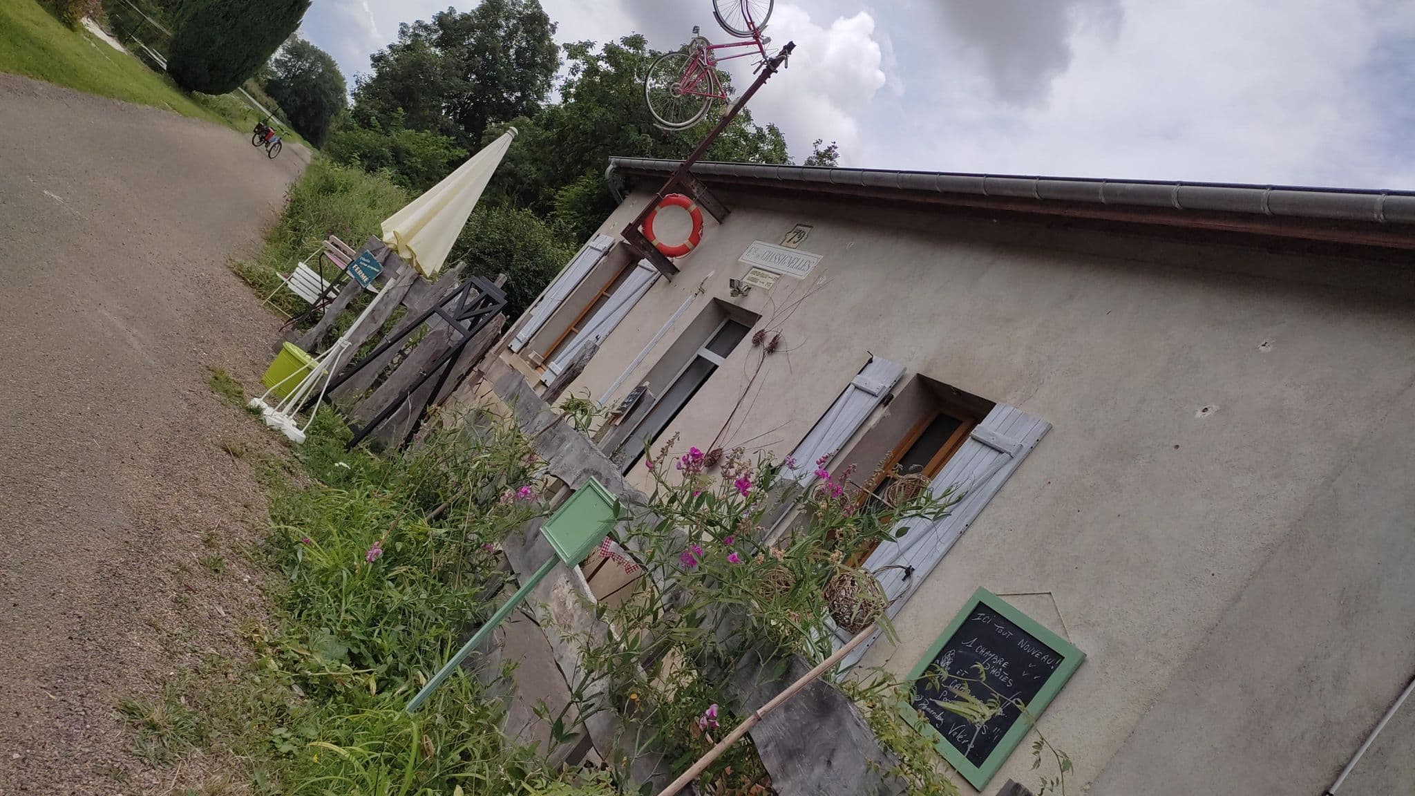 Street view near Au Bistrot du Canal, Ancy-le-Franc — © kritic (CC BY-SA · Mapillary)