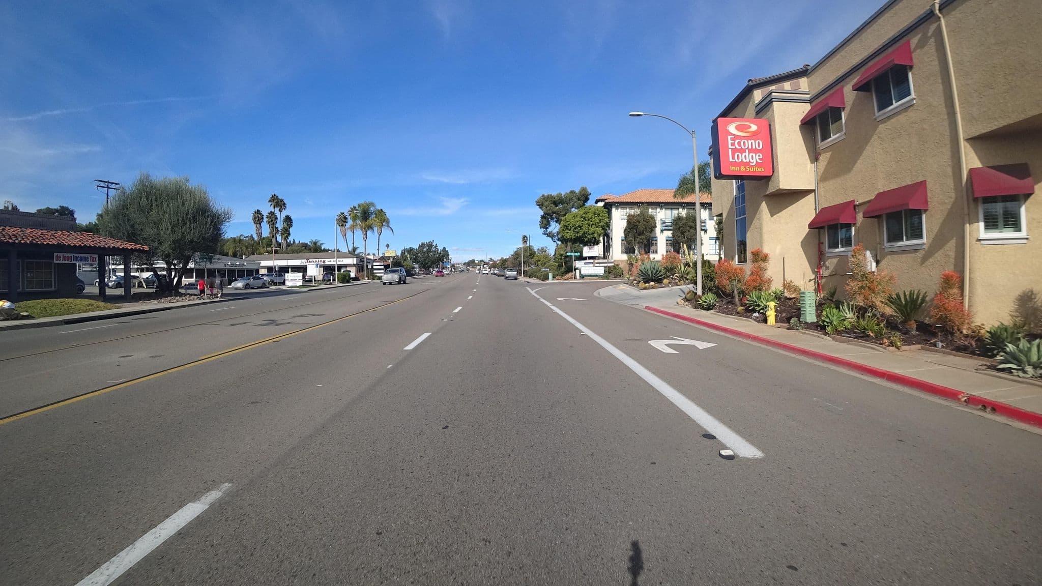 Street view near Econo Lodge, Fallbrook — © marker_geo (CC BY-SA · Mapillary)
