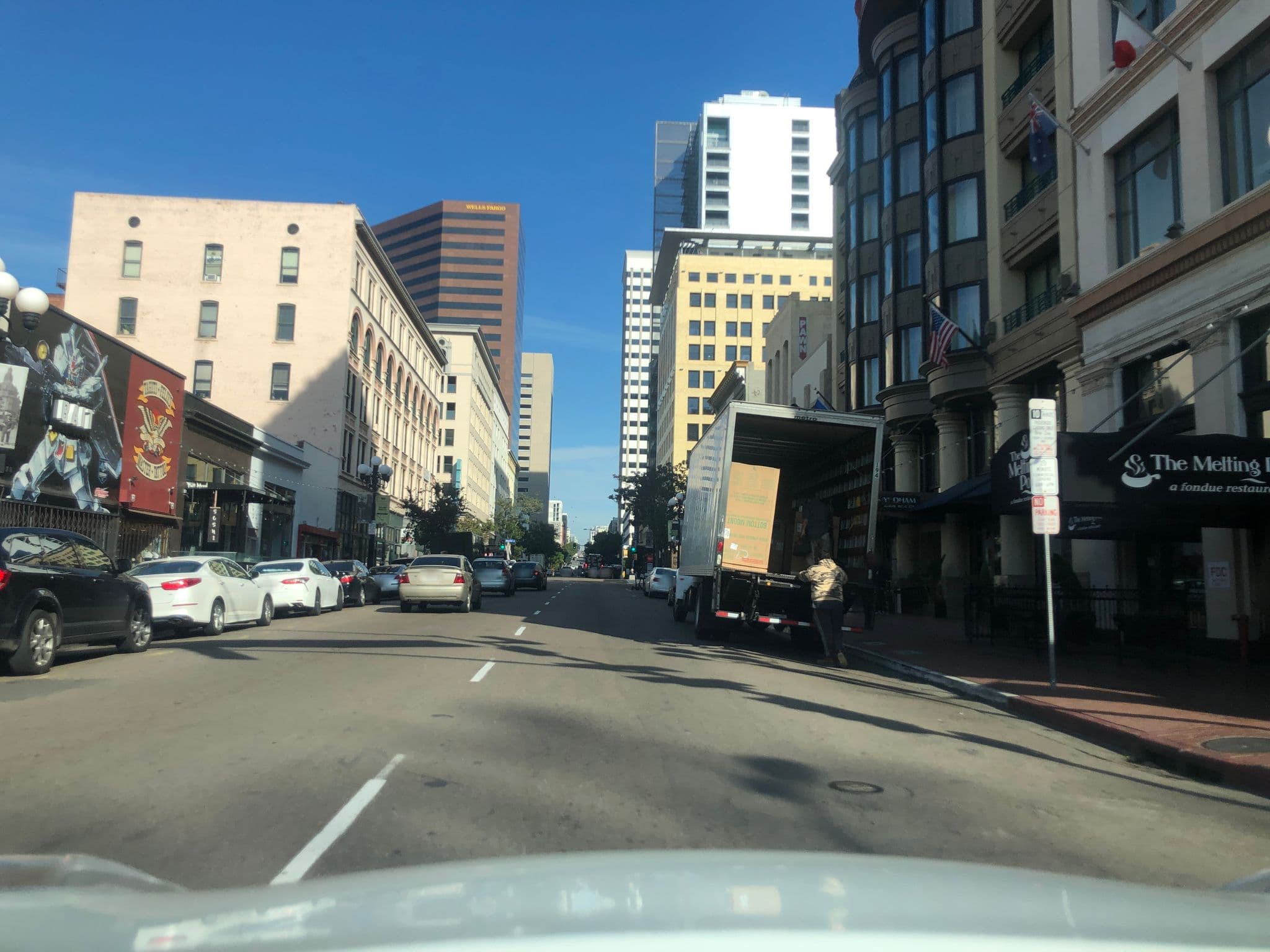 Street view near Prava Hotel, San Diego — © larinha (CC BY-SA · Mapillary)