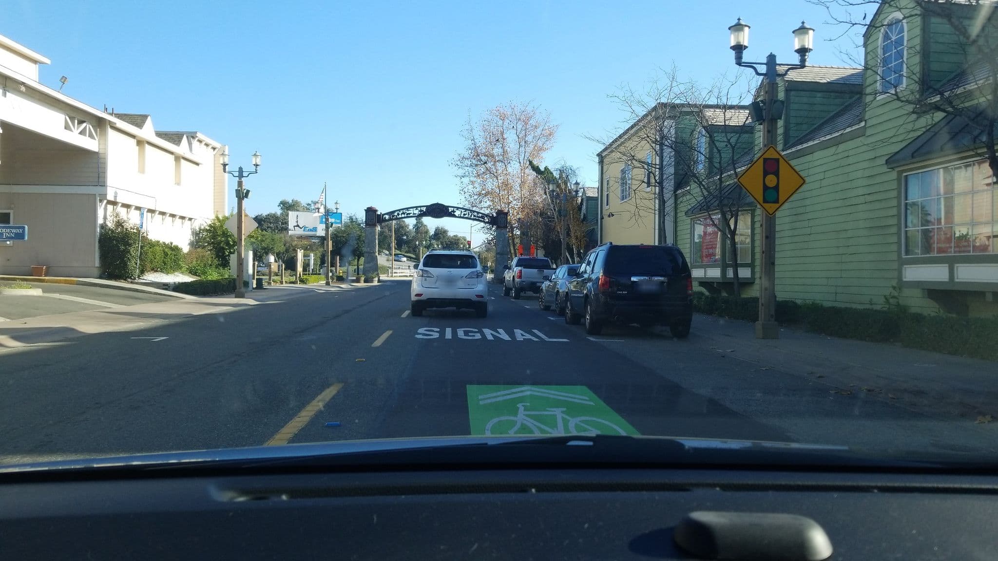 Street view near Rodeway Inn, Temecula — © teelow (CC BY-SA · Mapillary)