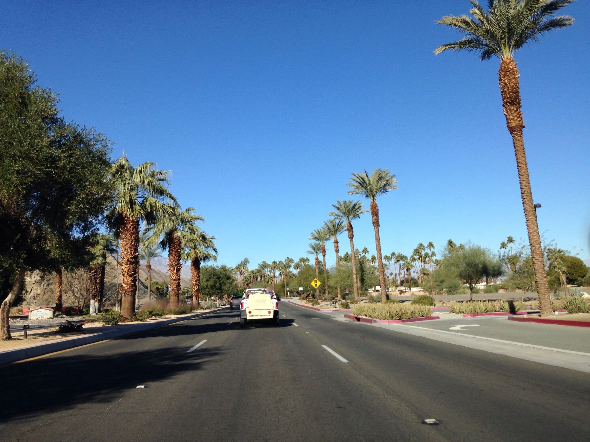 Street view near Pet Resort, Rancho Mirage — © almccon (CC BY-SA · Mapillary)