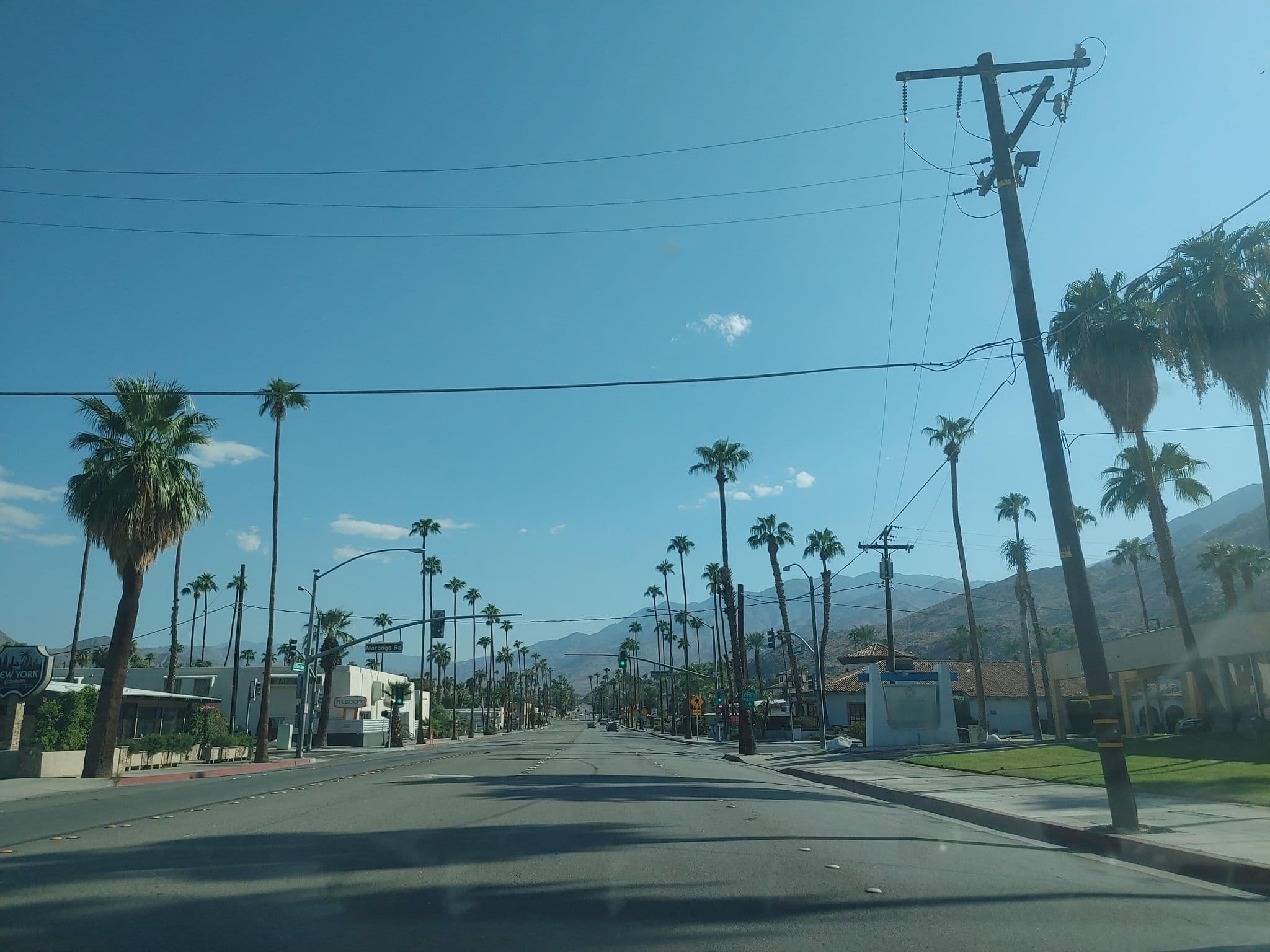 Street view near Delos Reyes Motel, Palm Springs — © nmixter (CC BY-SA · Mapillary)