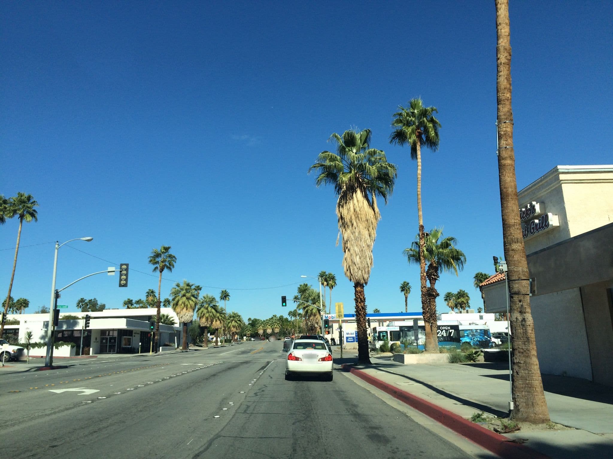 Street view near Village Inn, Palm Springs — © jesolem (CC BY-SA · Mapillary)
