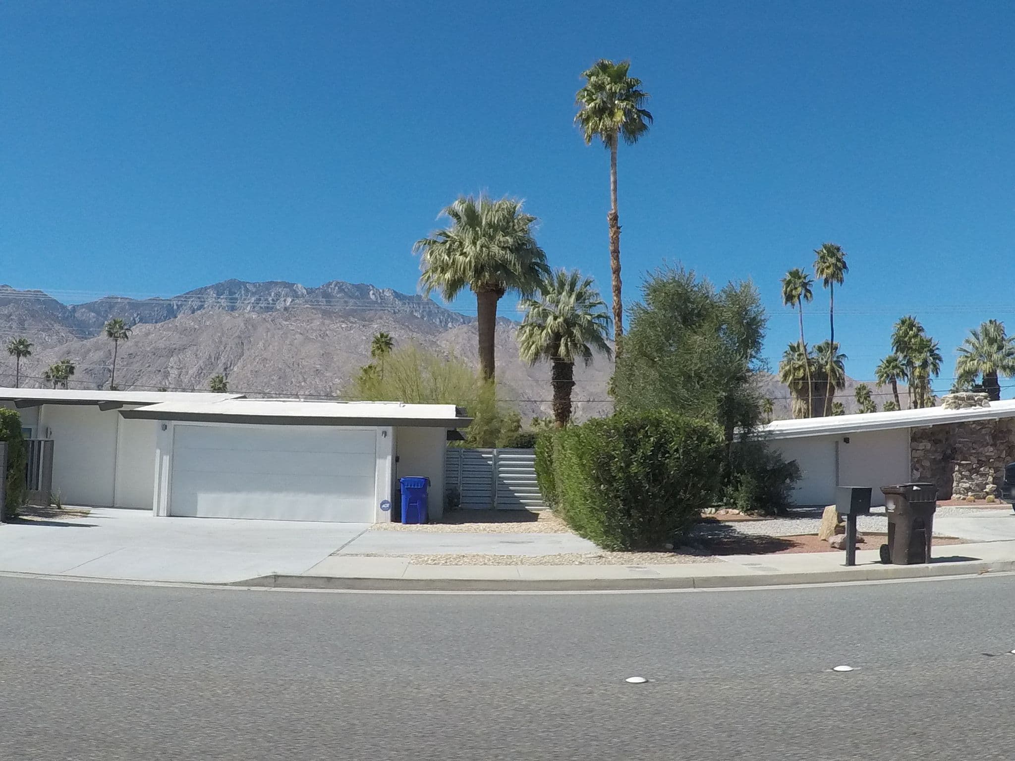 Street view near PS Charmed, Palm Springs — © chrisbeddow (CC BY-SA · Mapillary)