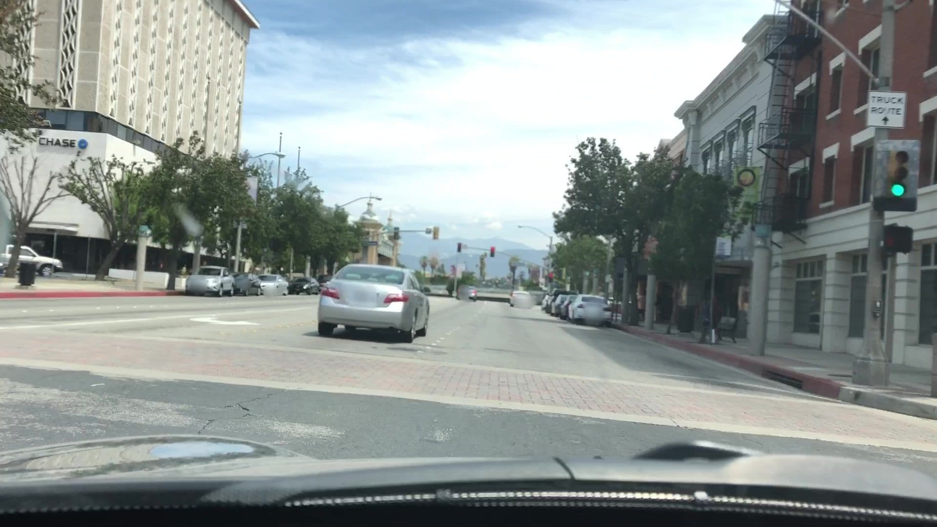 Street view near Mayfair Hotel, Pomona — © lvl5 (CC BY-SA · Mapillary)