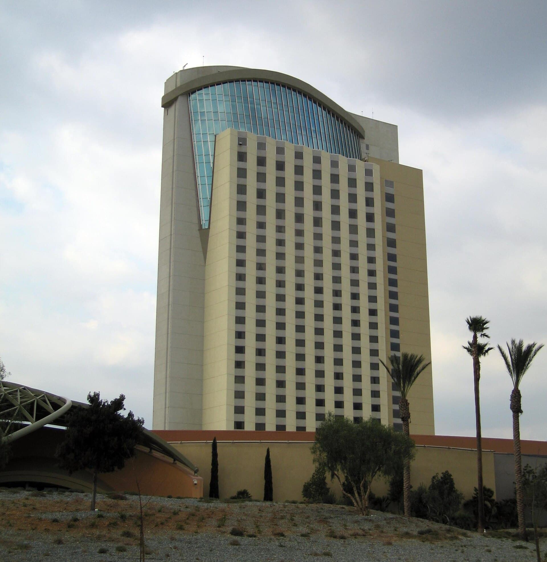 Morongo Casino Resort & Spa (via Wikimedia Commons, CC BY-SA 2.5)