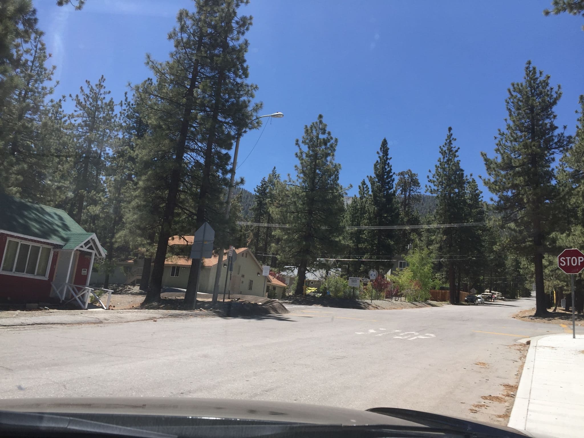 Street view near The Pines Motel, Wrightwood — © teemsaj (CC BY-SA · Mapillary)