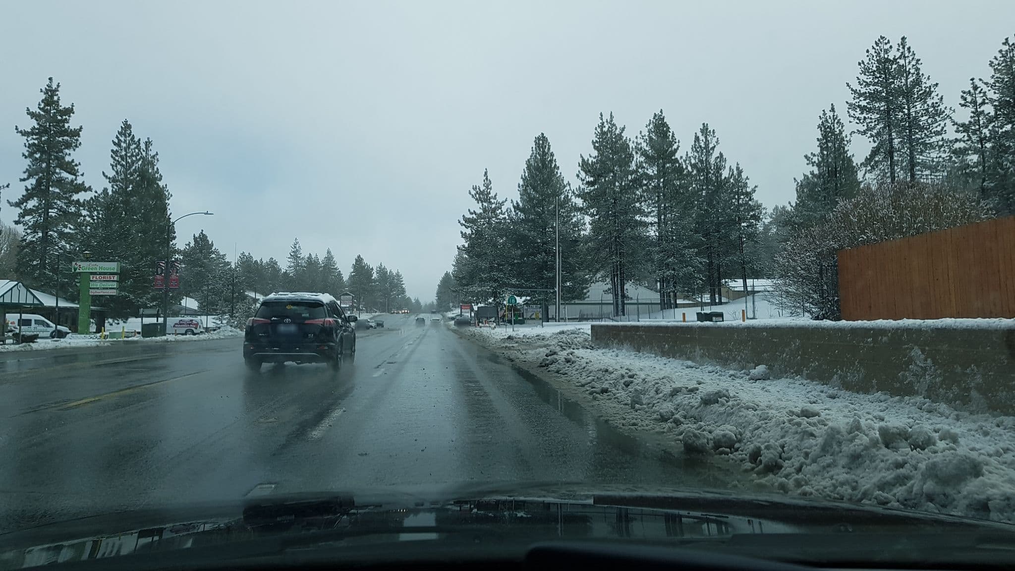 Street view near Bavarian Lodge Pool, Big Bear Lake — © igorzo (CC BY-SA · Mapillary)