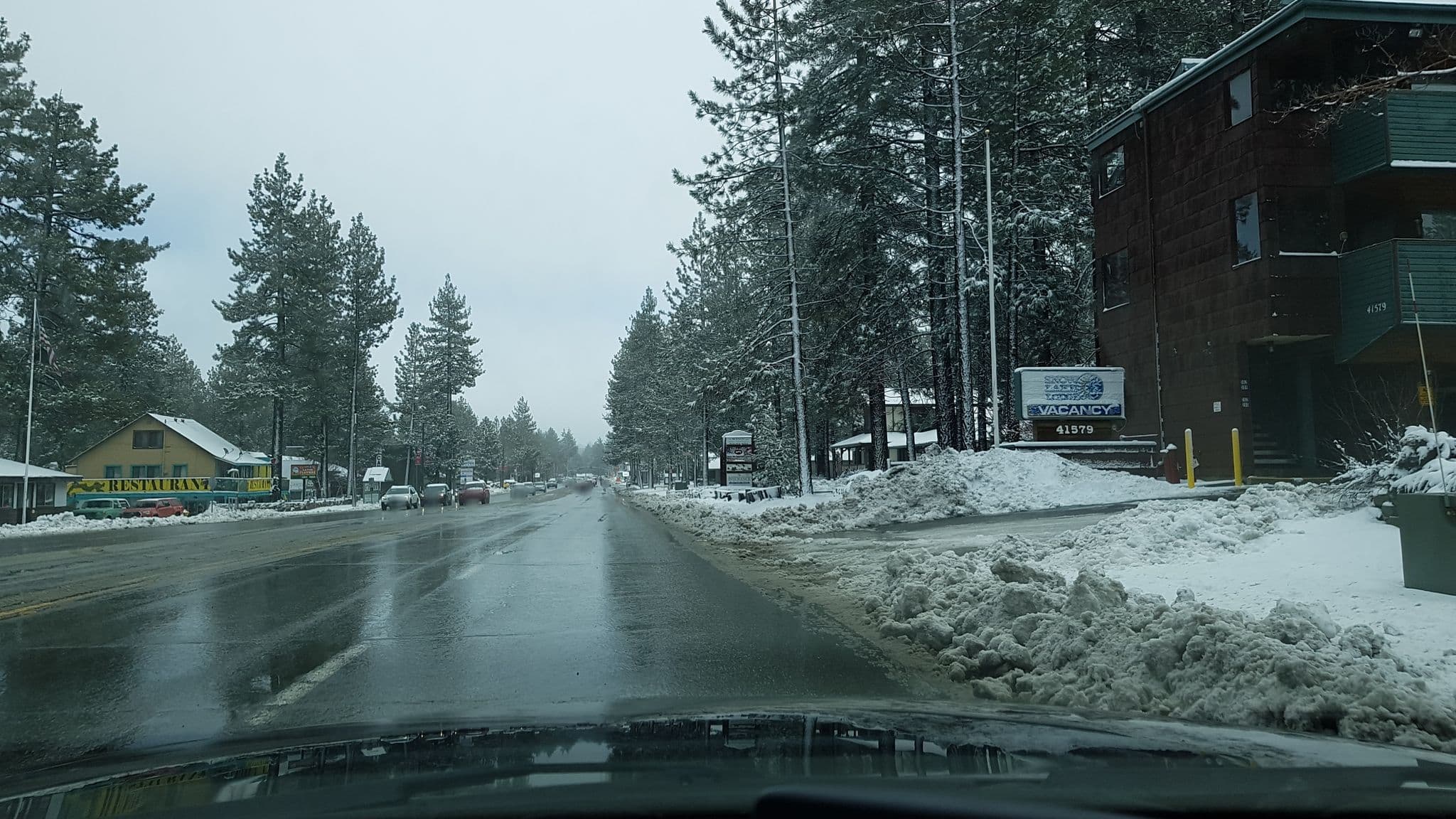 Street view near Snow Lake Lodge Pool, Big Bear Lake — © igorzo (CC BY-SA · Mapillary)