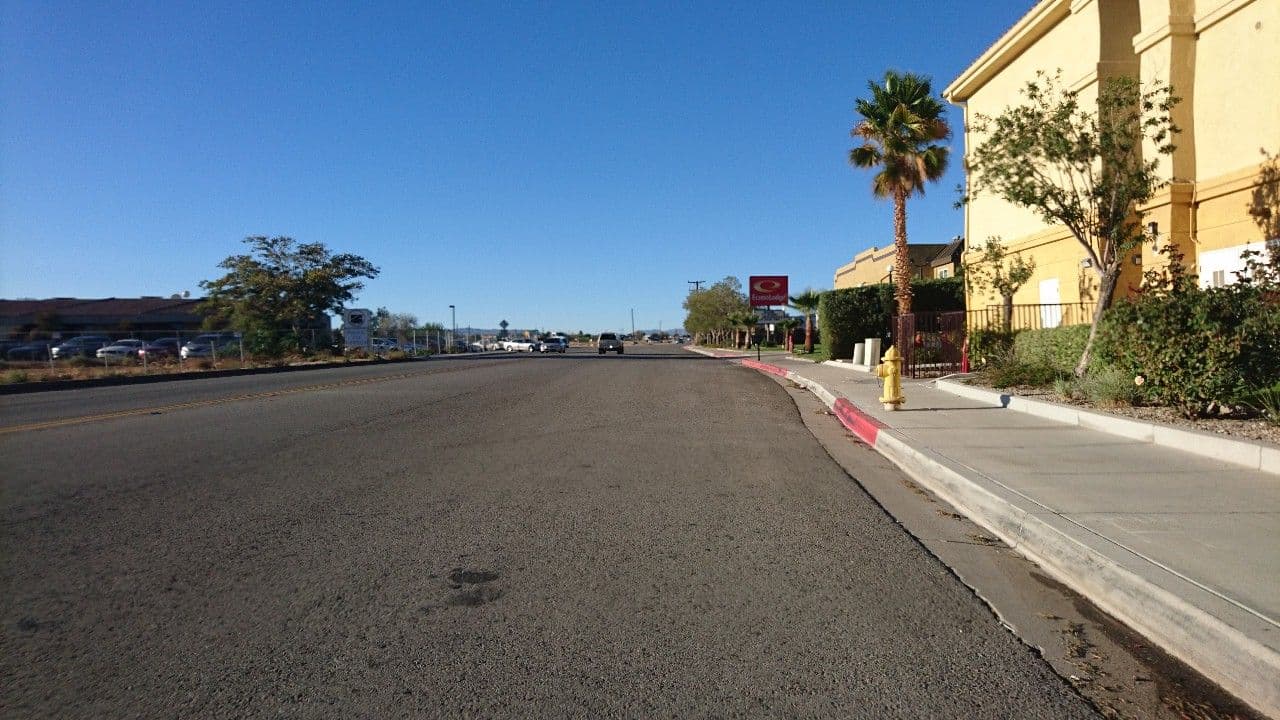 Street view near La Quinta by Wyndham Hesperia Victorville, Mountain View Acres — © voschix (CC BY-SA · Mapillary)