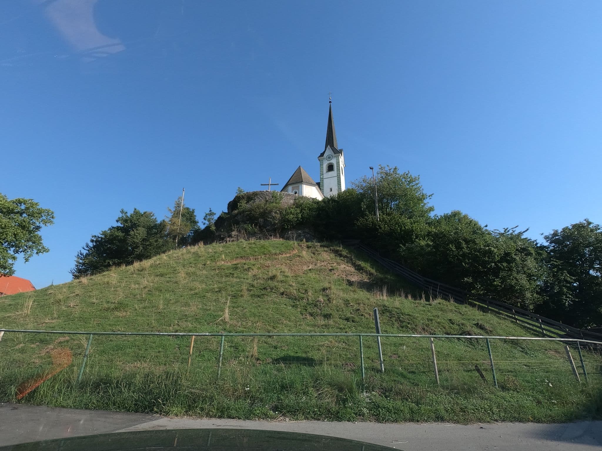 Street view near Turistična kmetija Matijovc, Naklo — © richlv (CC BY-SA · Mapillary)