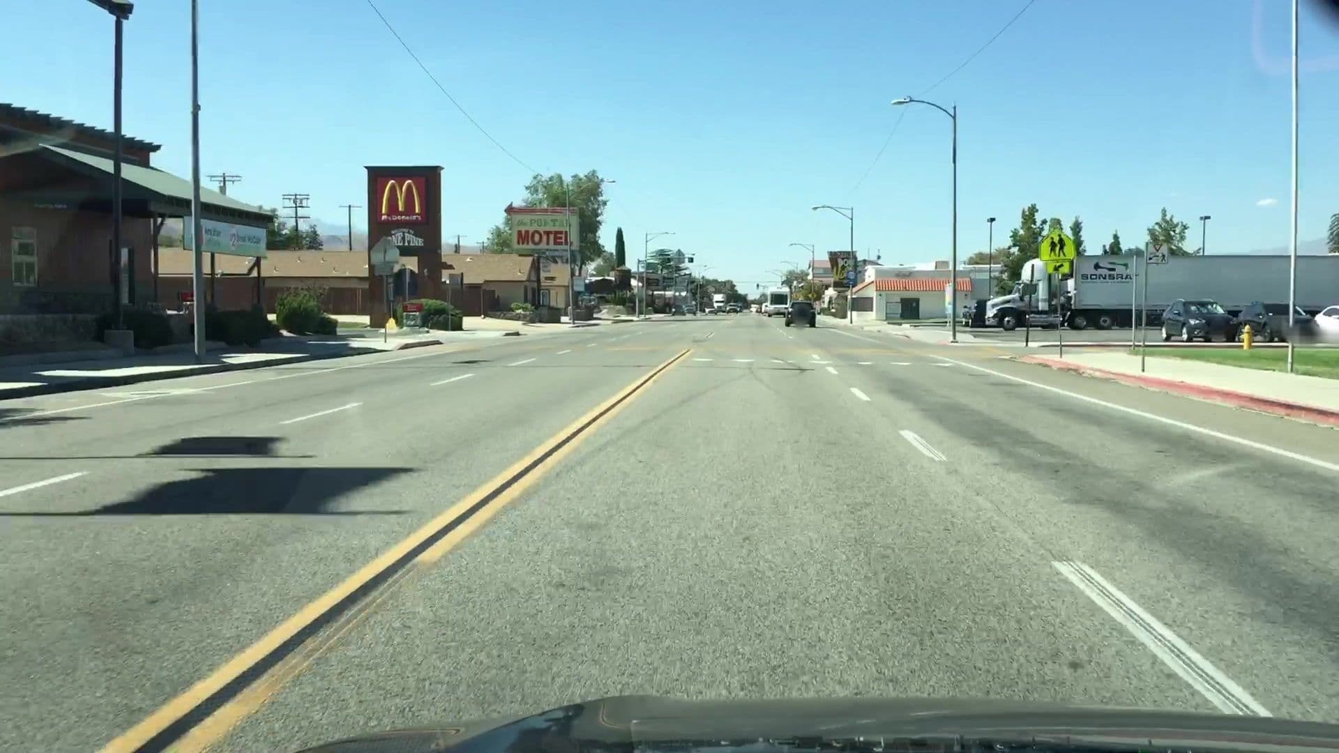 Street view near Yosemite Bug, Lone Pine — © lvl5 (CC BY-SA · Mapillary)