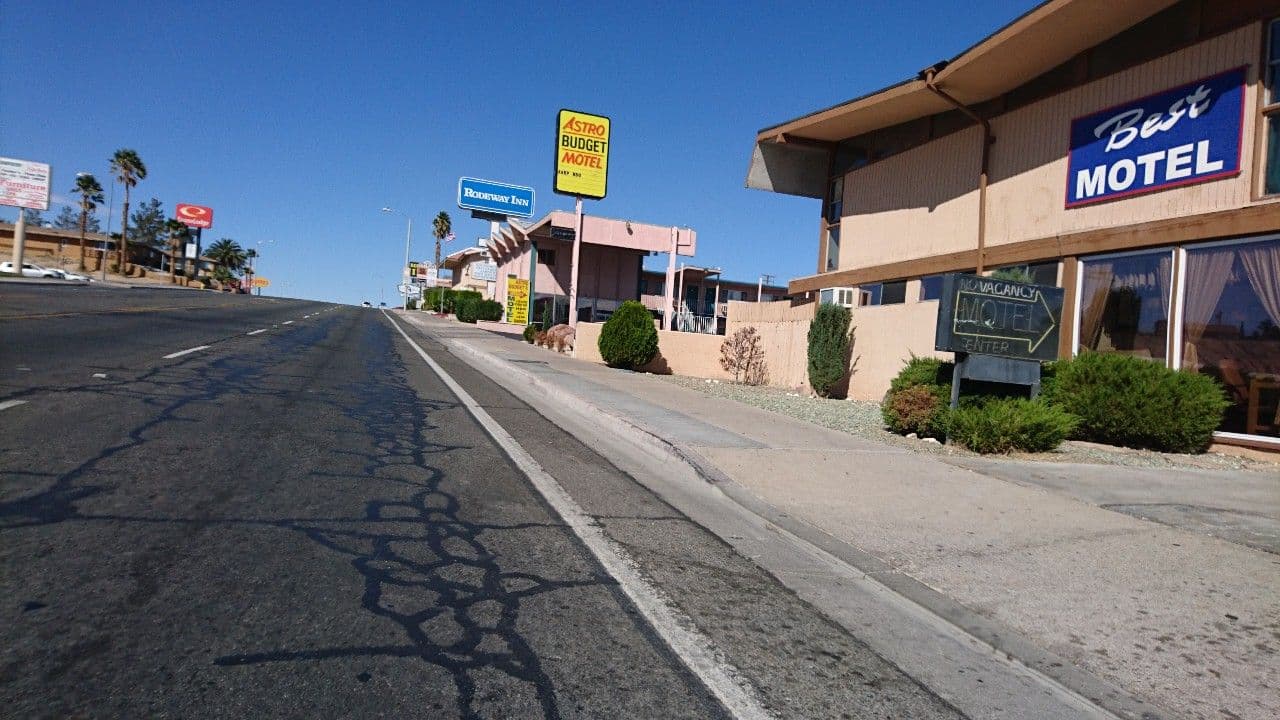 Street view near Best Motel, Barstow — © voschix (CC BY-SA · Mapillary)
