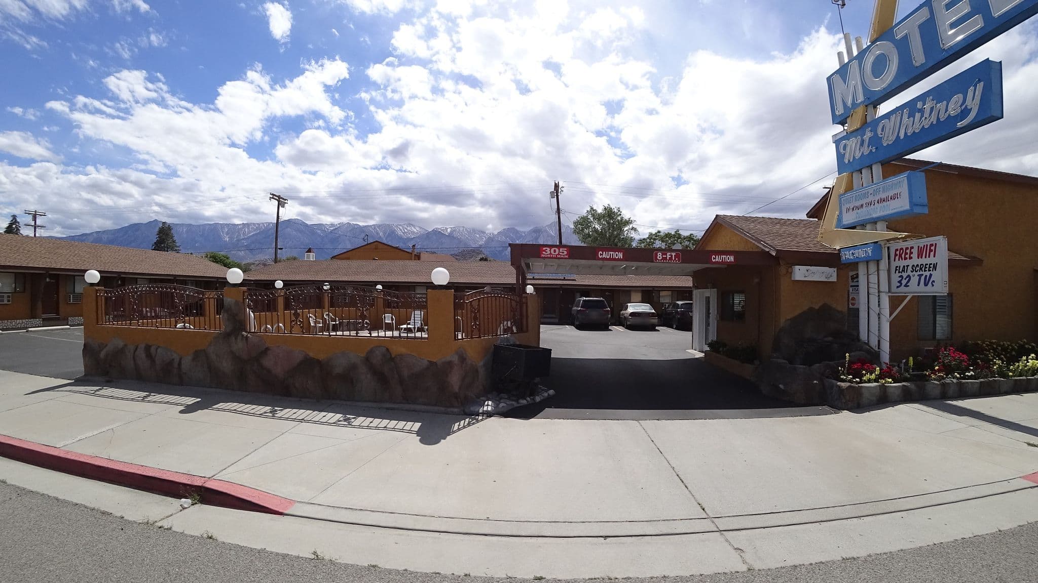 Street view near Mt. Whitney Motel, Lone Pine — © stilldavid (CC BY-SA · Mapillary)