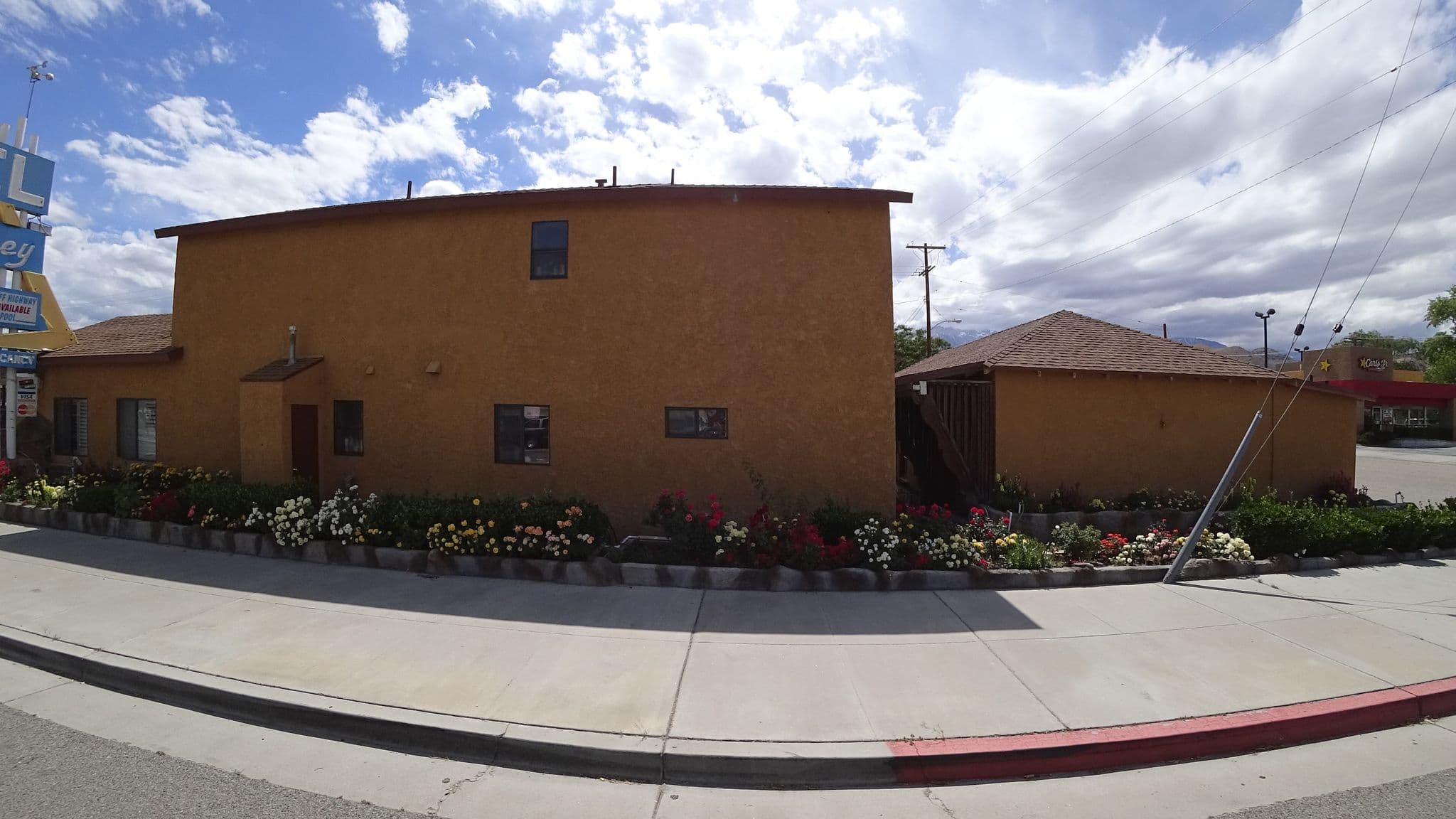Street view near Swimming Pool Mt. Whitney Motel, Lone Pine — © stilldavid (CC BY-SA · Mapillary)