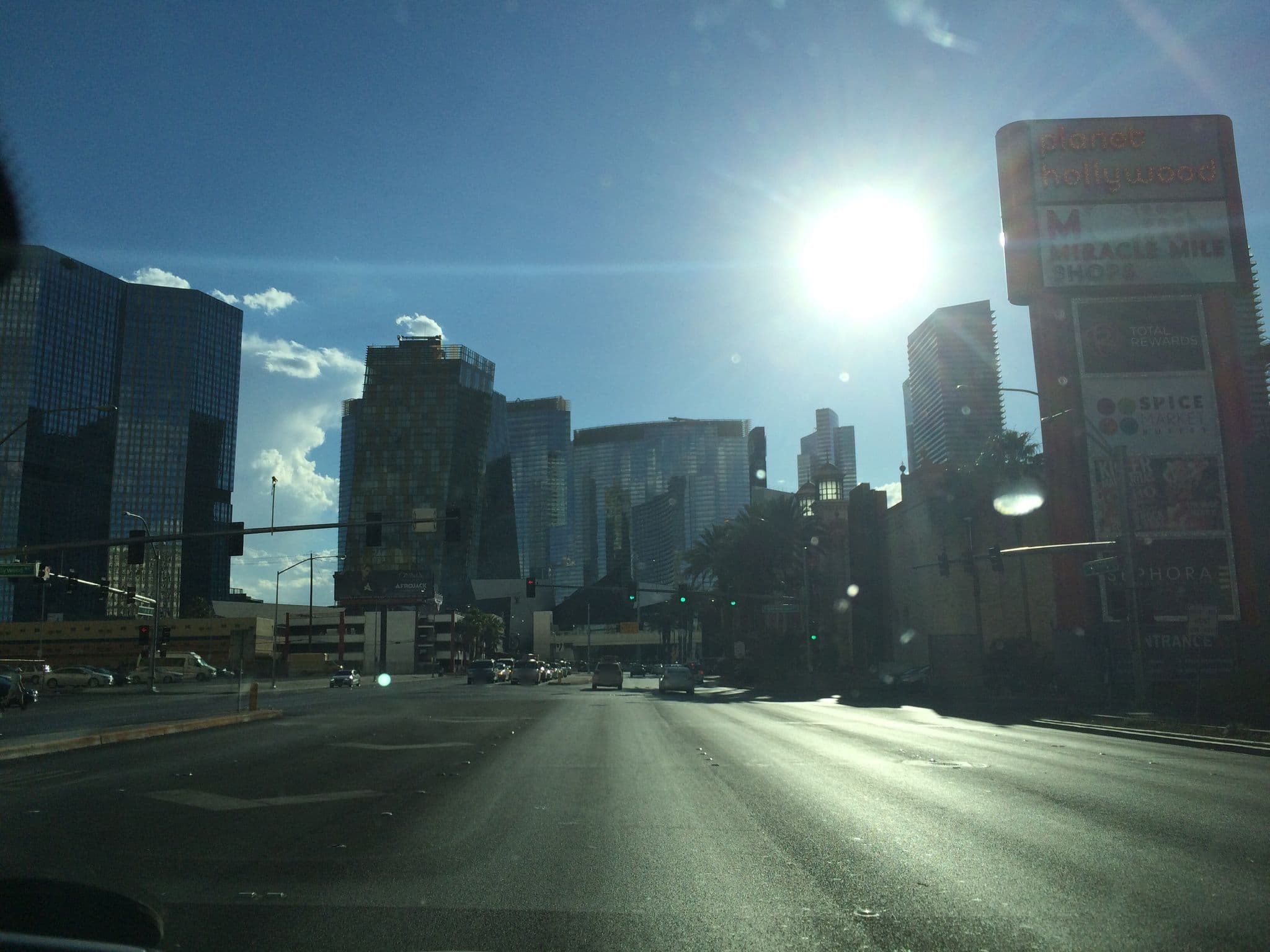 Street view near Elara Pool, Paradise — © anavz (CC BY-SA · Mapillary)