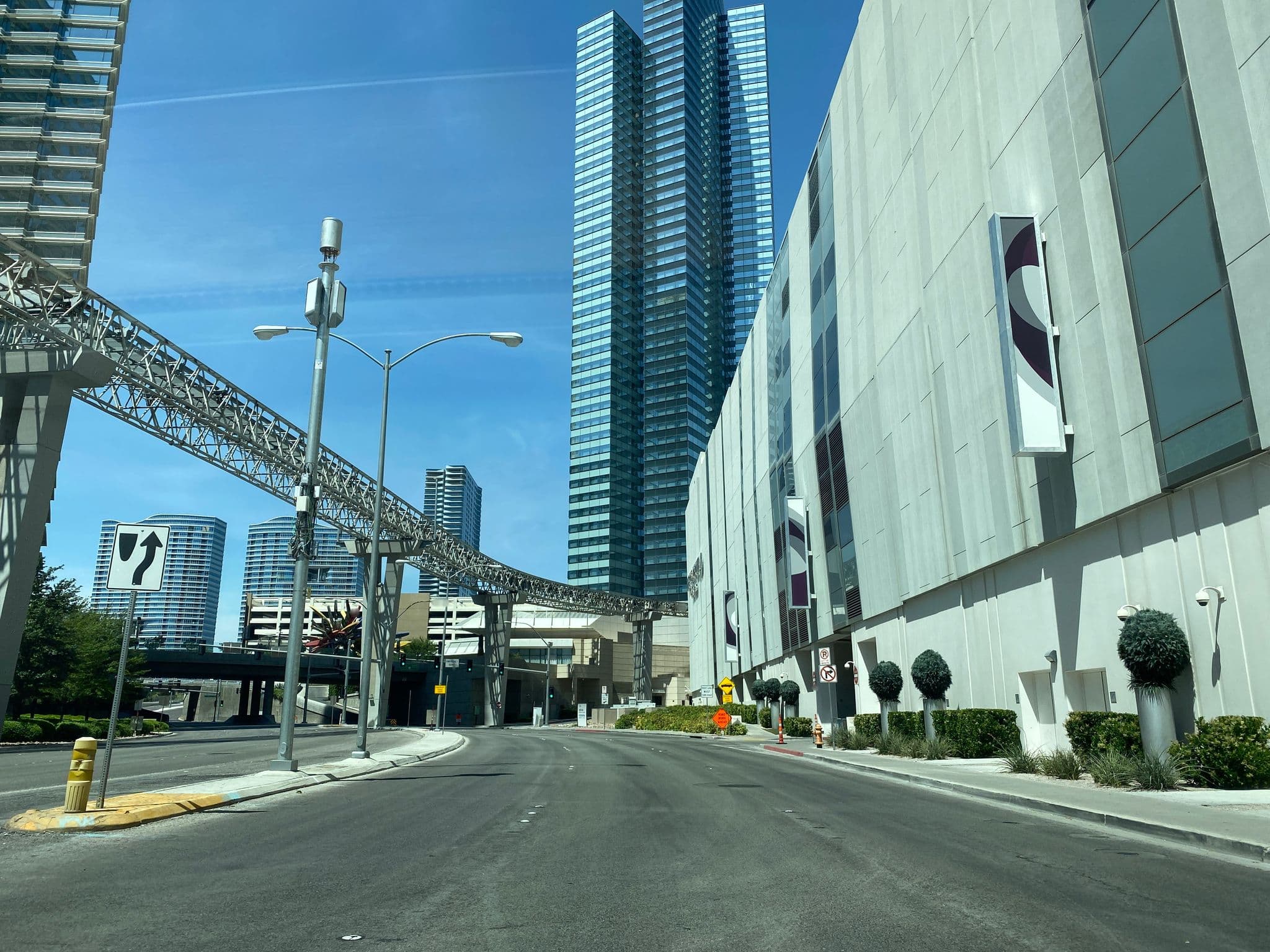 Street view near Cosmopolitan :: East, Paradise — © matsayz (CC BY-SA · Mapillary)